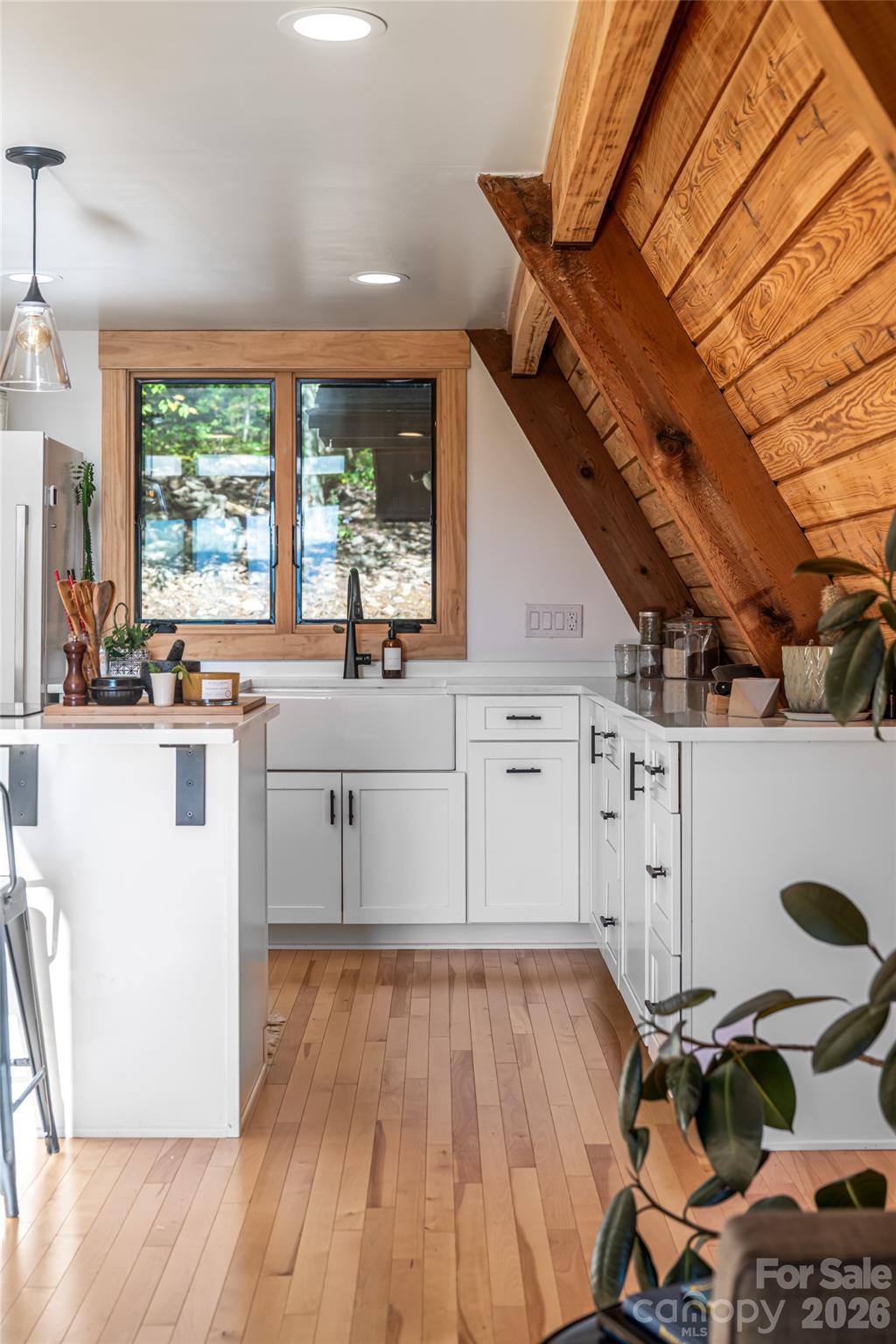 360 Banjo Branch Road — Burnsville