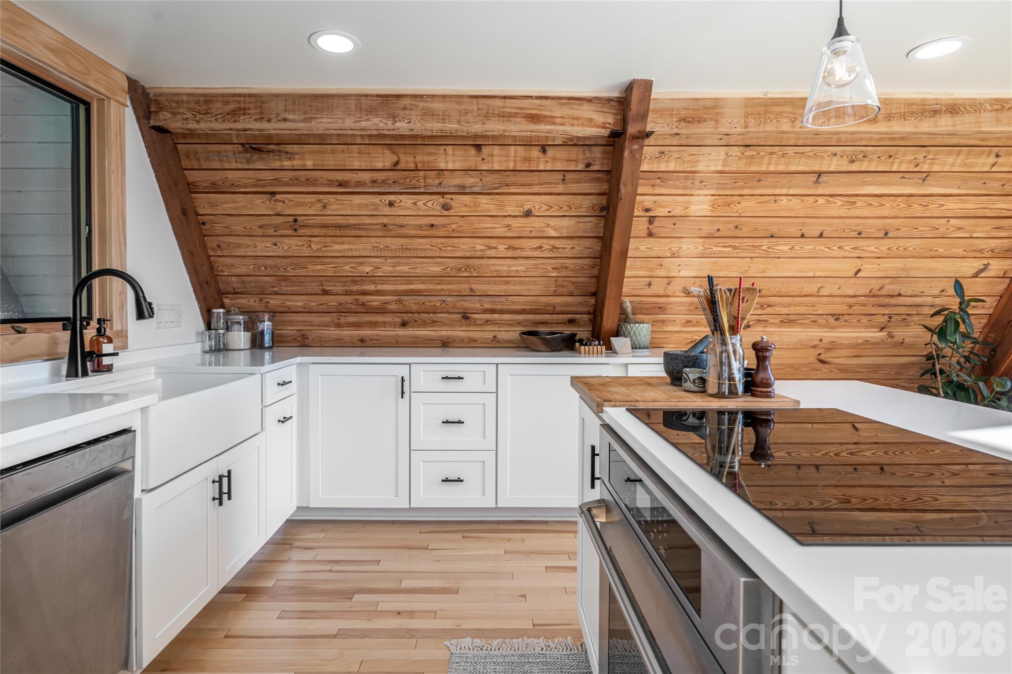 360 Banjo Branch Road — Burnsville