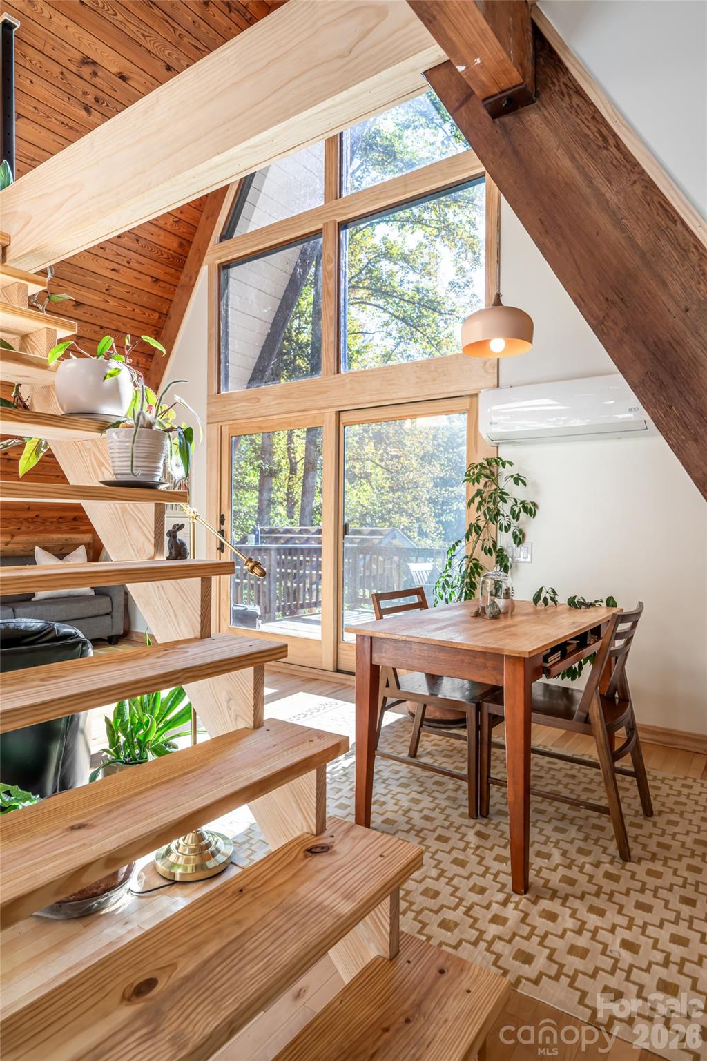 360 Banjo Branch Road — Burnsville