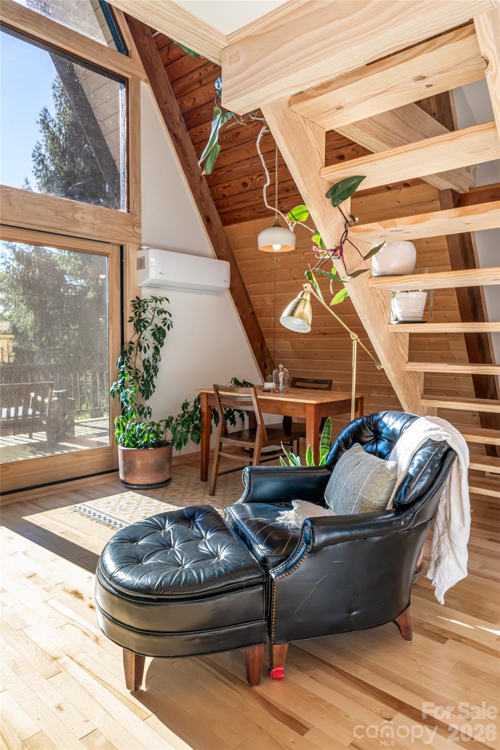 360 Banjo Branch Road — Burnsville