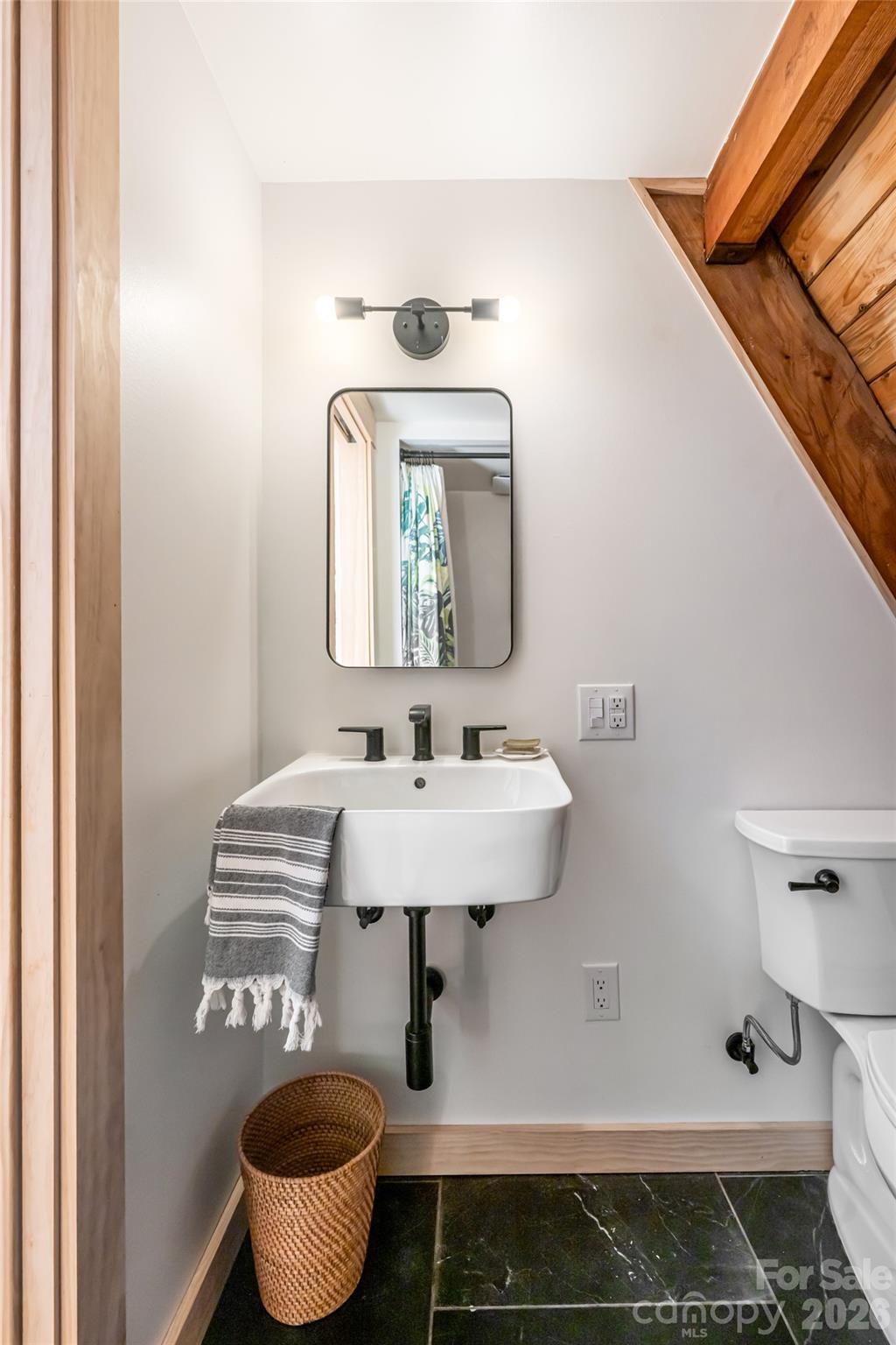 360 Banjo Branch Road — Burnsville