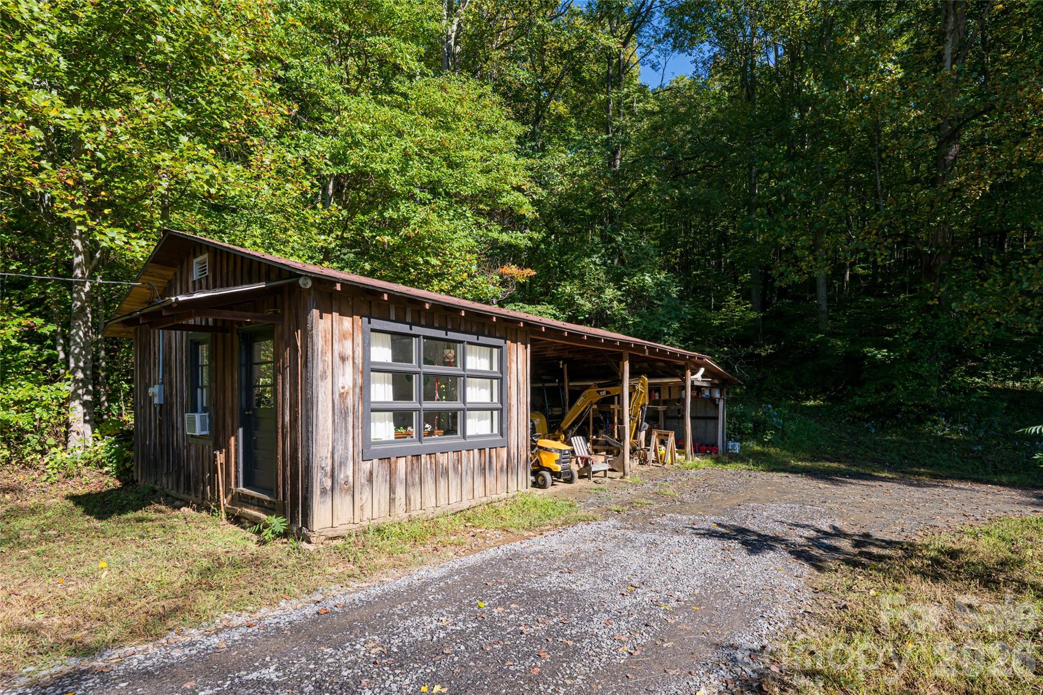 360 Banjo Branch Road — Burnsville