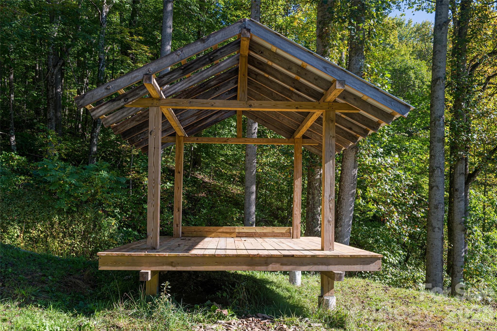 360 Banjo Branch Road — Burnsville