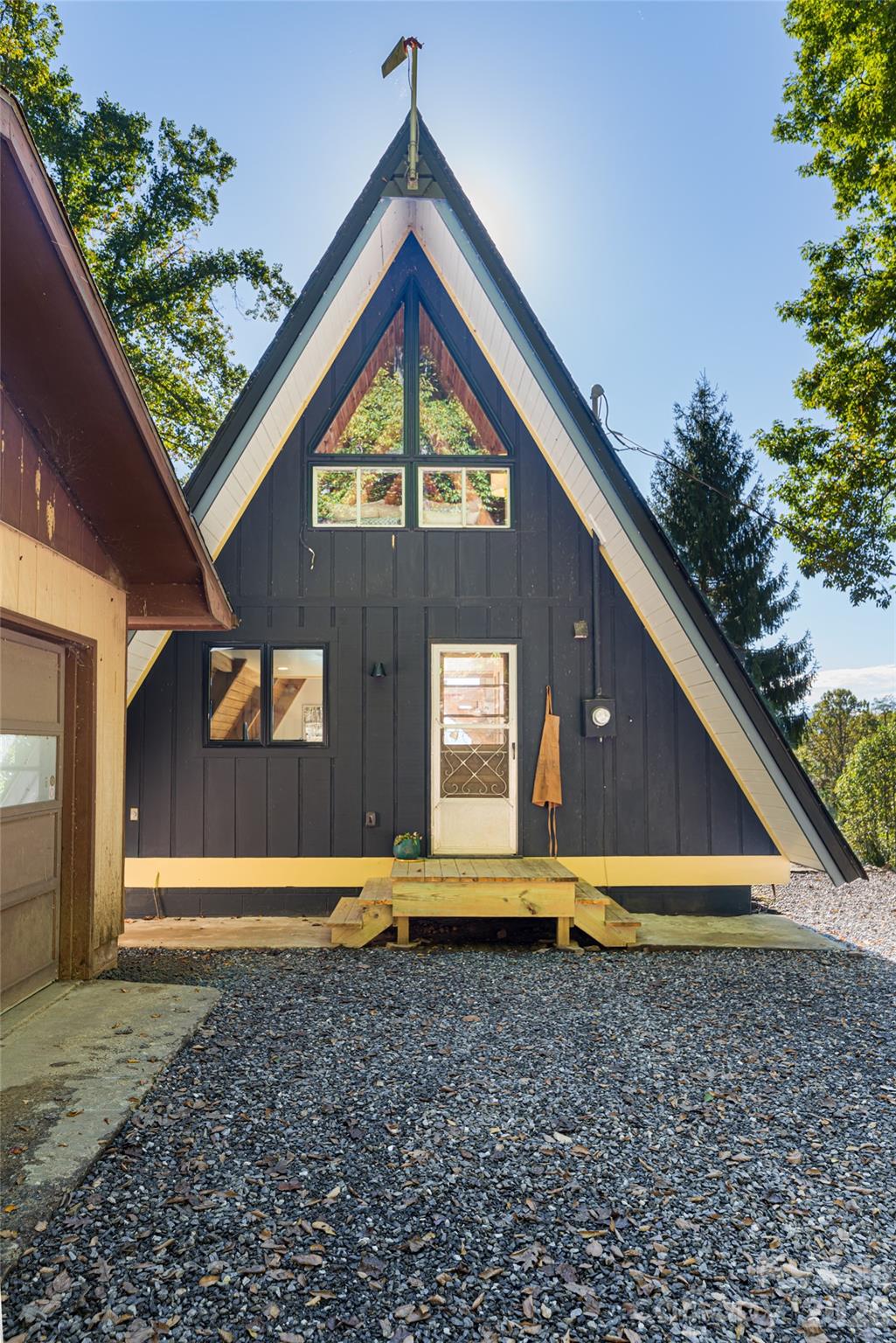 360 Banjo Branch Road — Burnsville