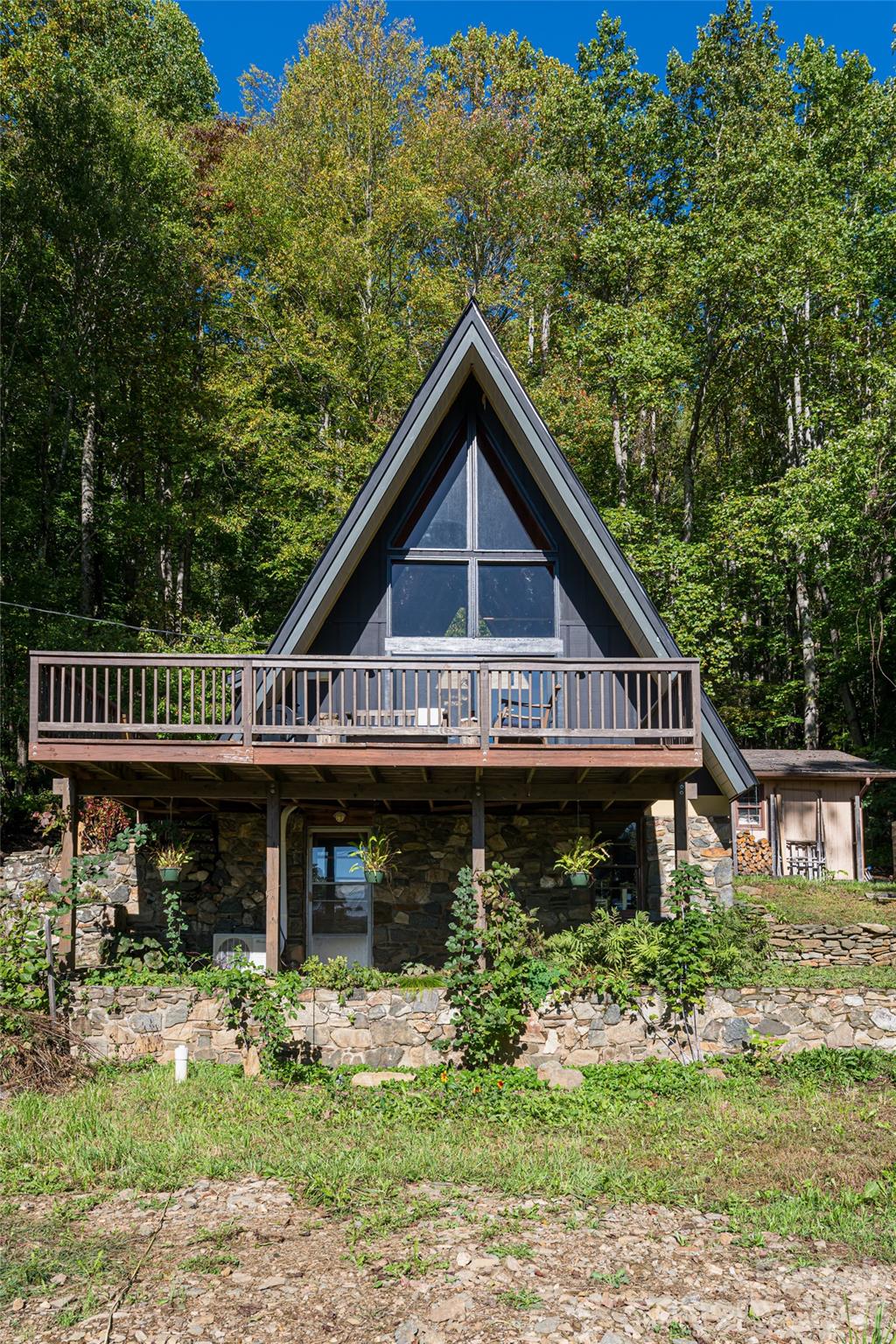 360 Banjo Branch Road — Burnsville
