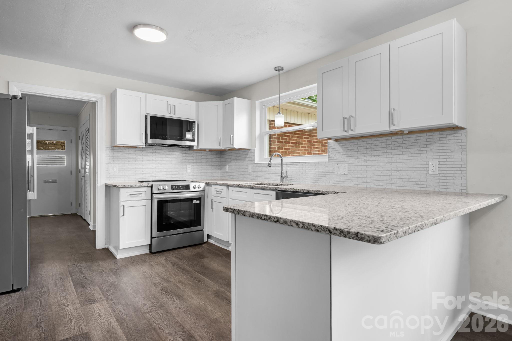 411 20TH Avenue NE — Hickory