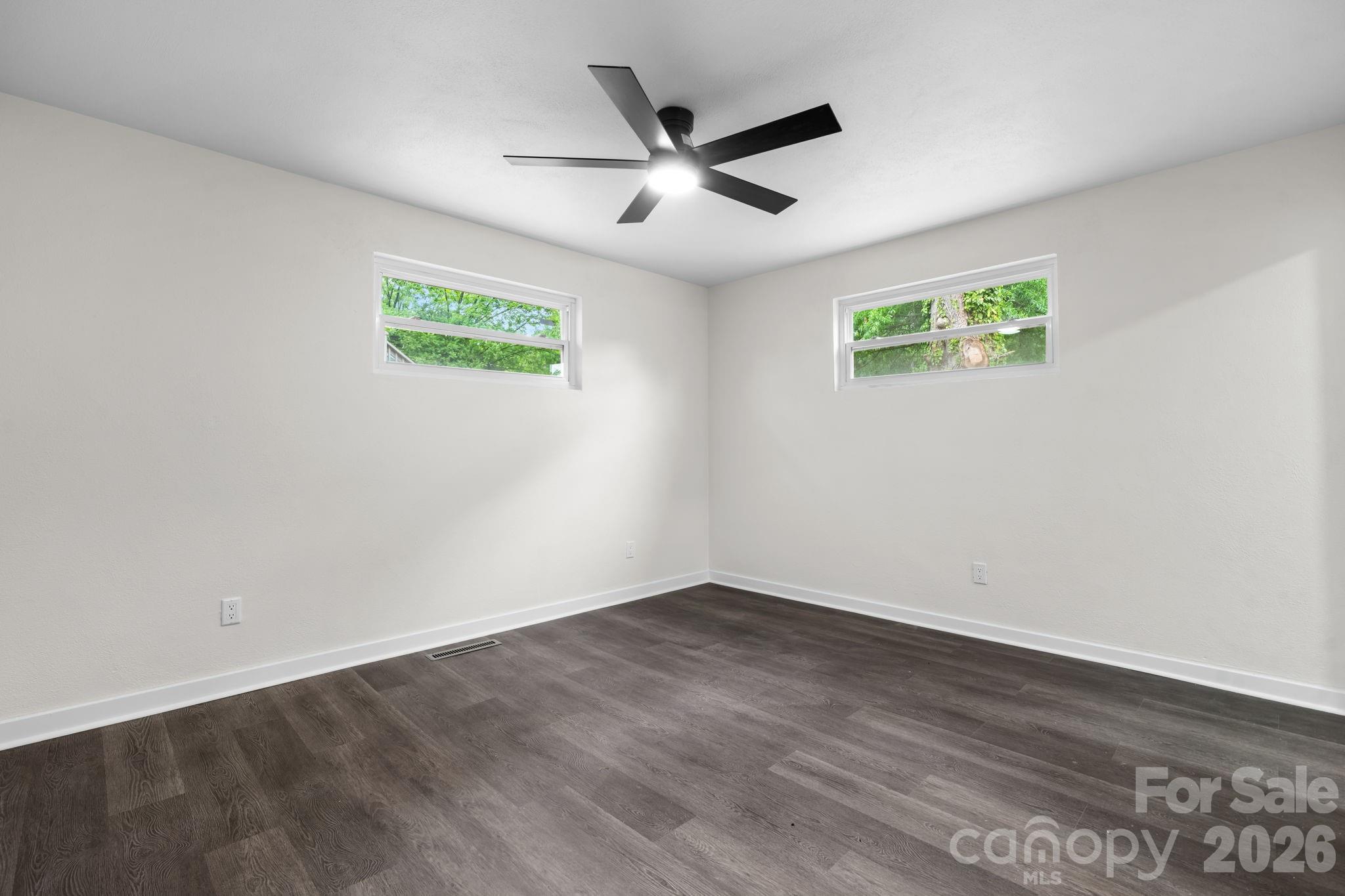 411 20TH Avenue NE — Hickory