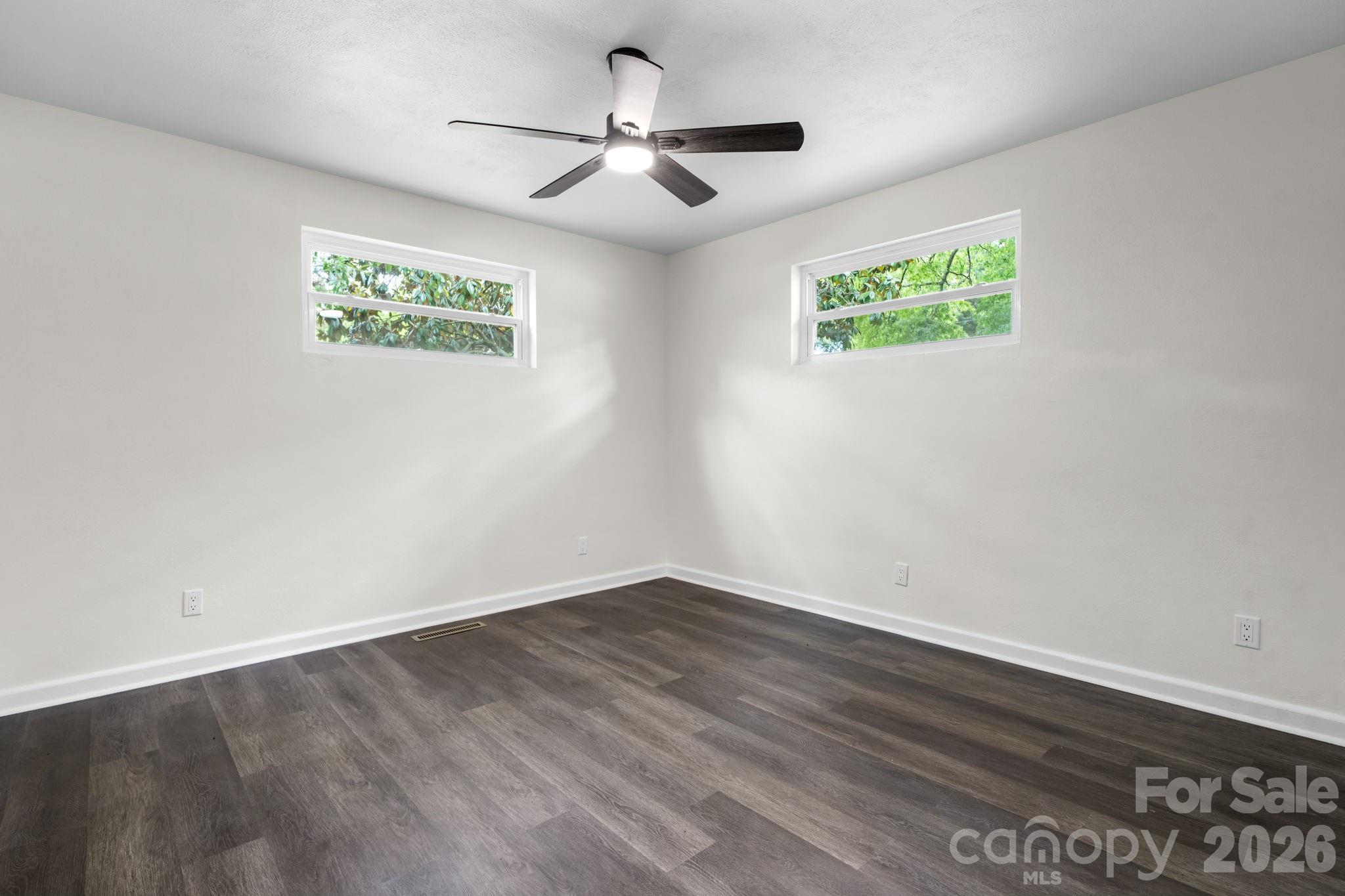 411 20TH Avenue NE — Hickory