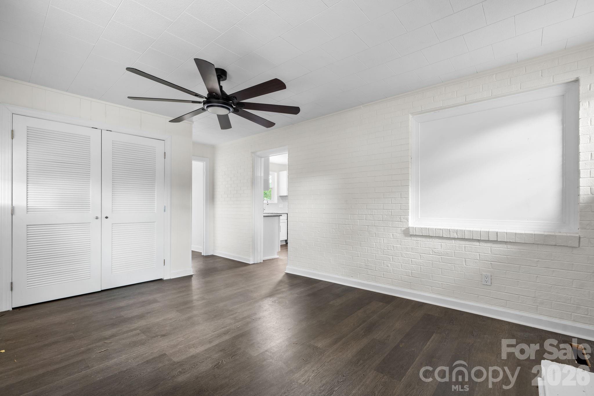 411 20TH Avenue NE — Hickory
