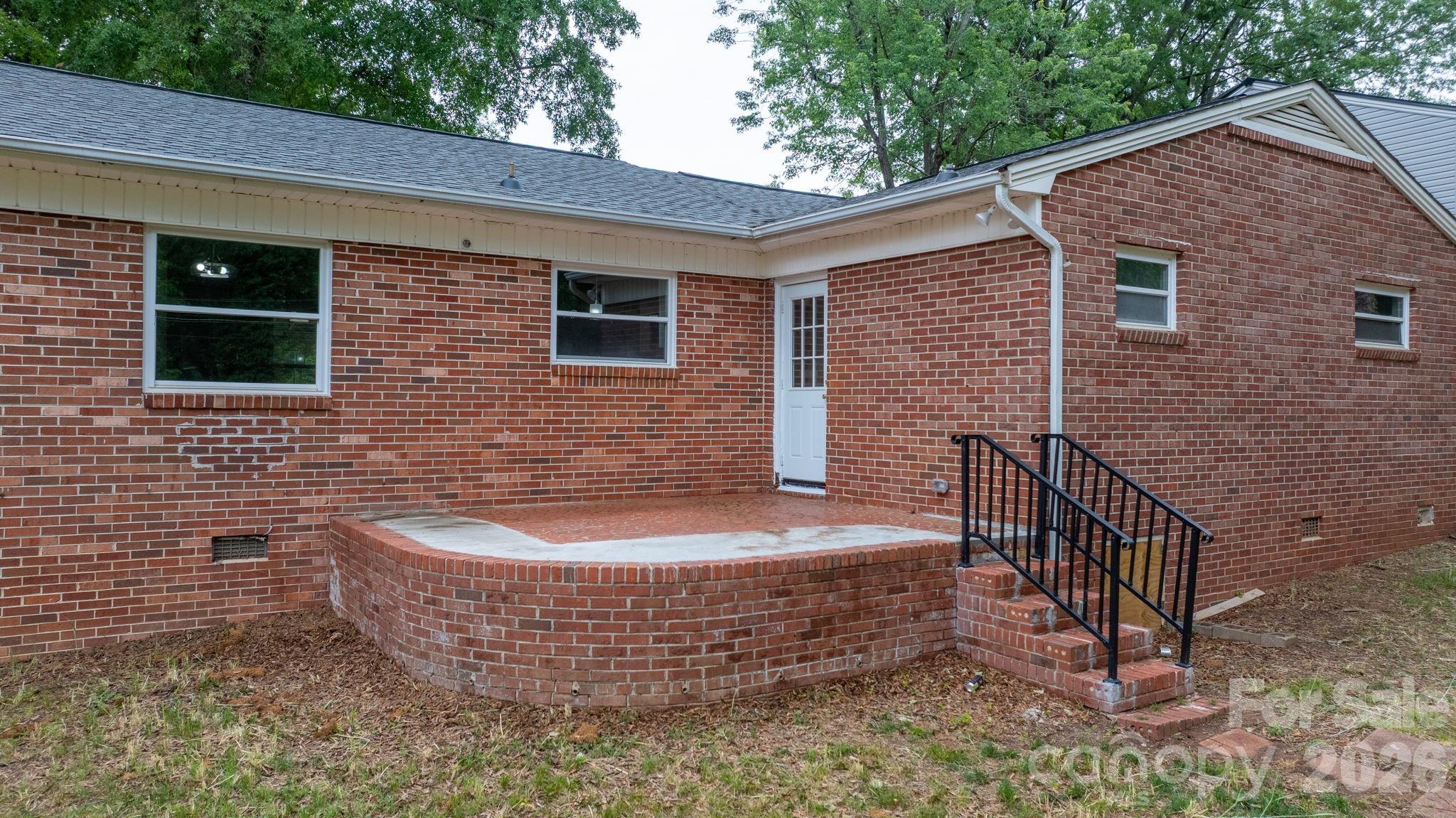 411 20TH Avenue NE — Hickory