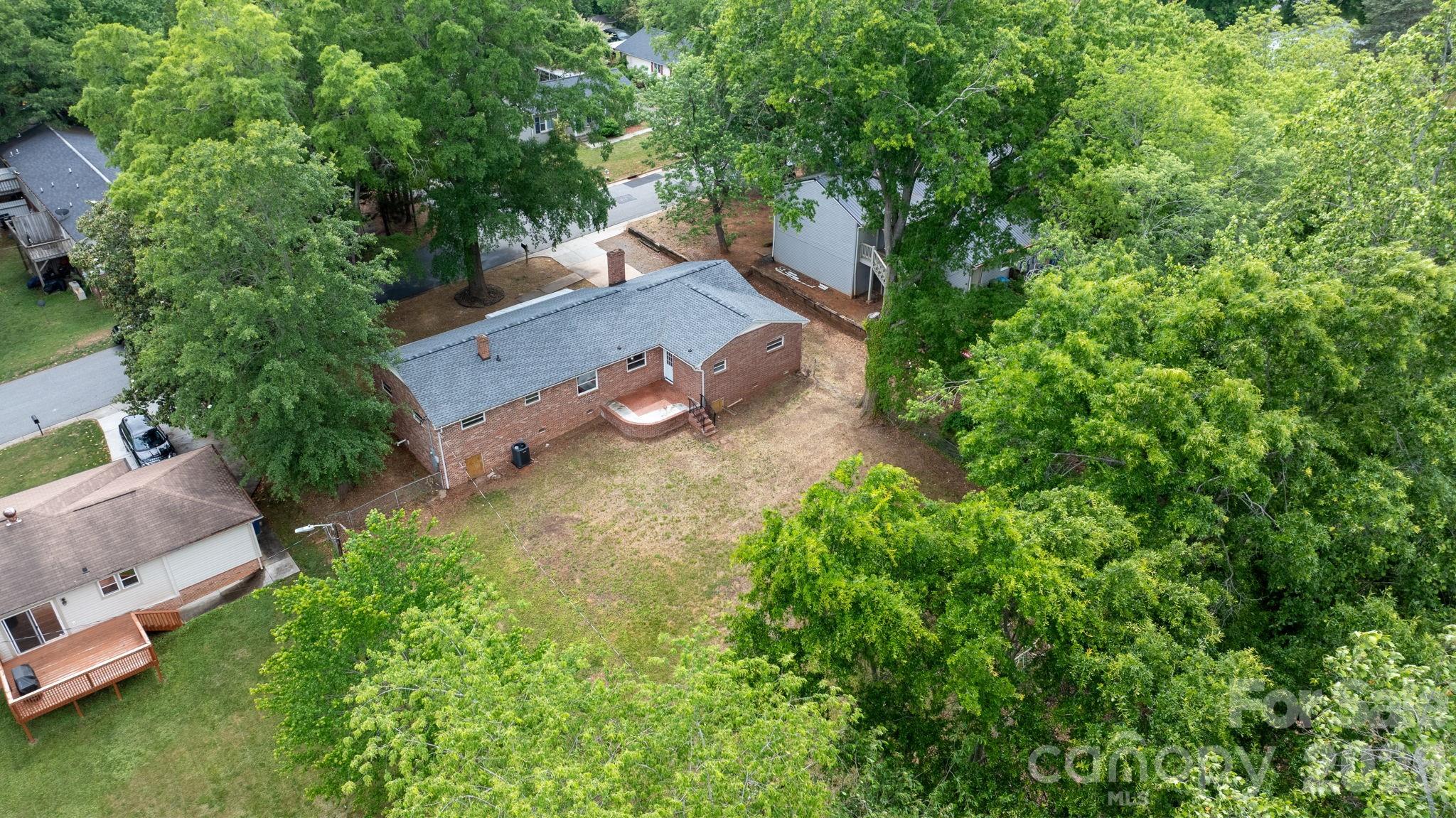 411 20TH Avenue NE — Hickory
