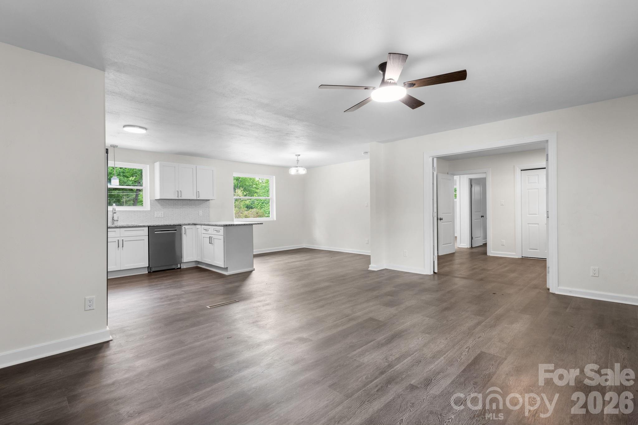 411 20TH Avenue NE — Hickory