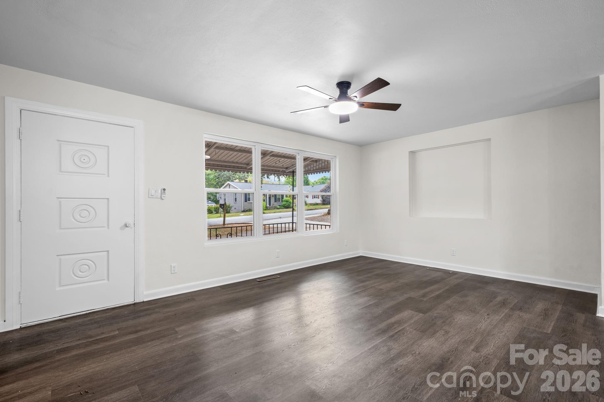 411 20TH Avenue NE — Hickory