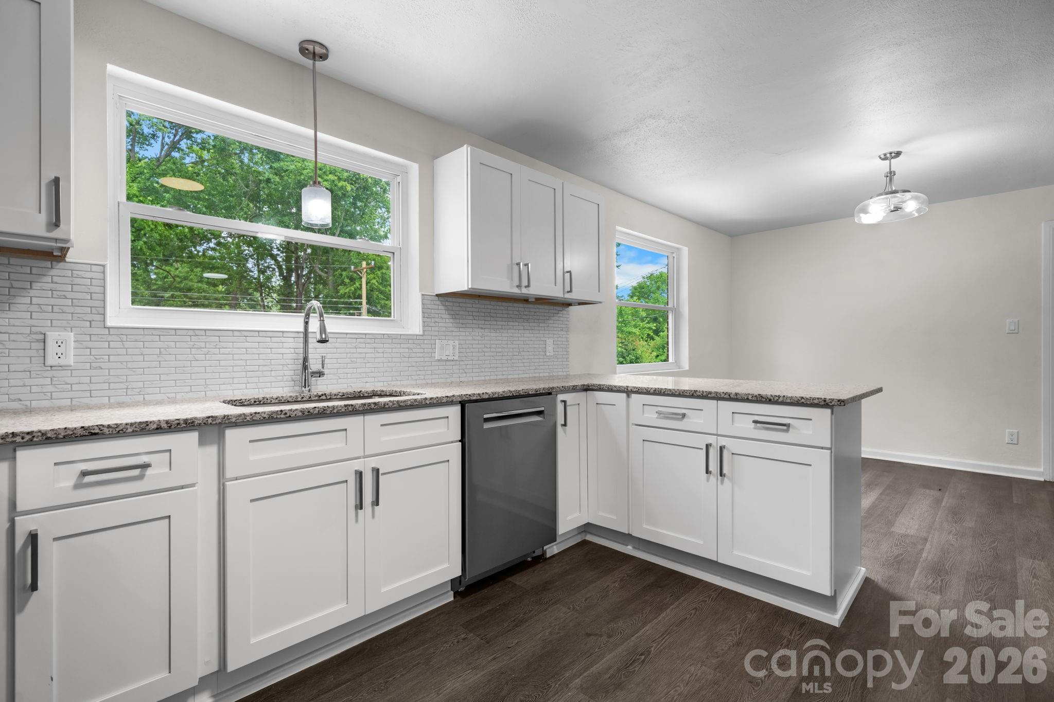 411 20TH Avenue NE — Hickory