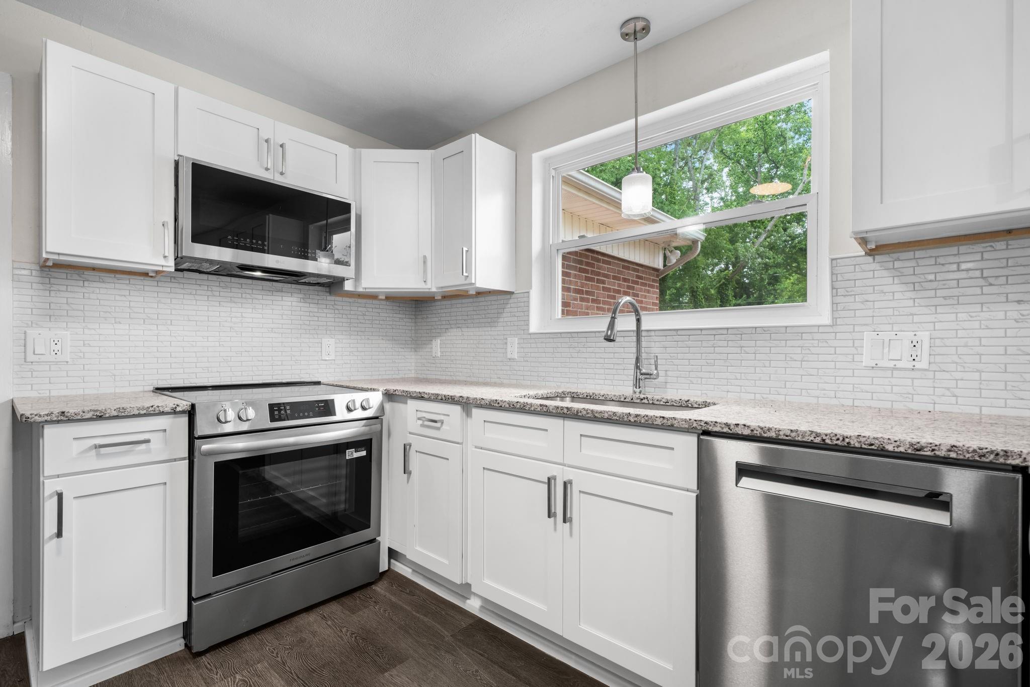 411 20TH Avenue NE — Hickory