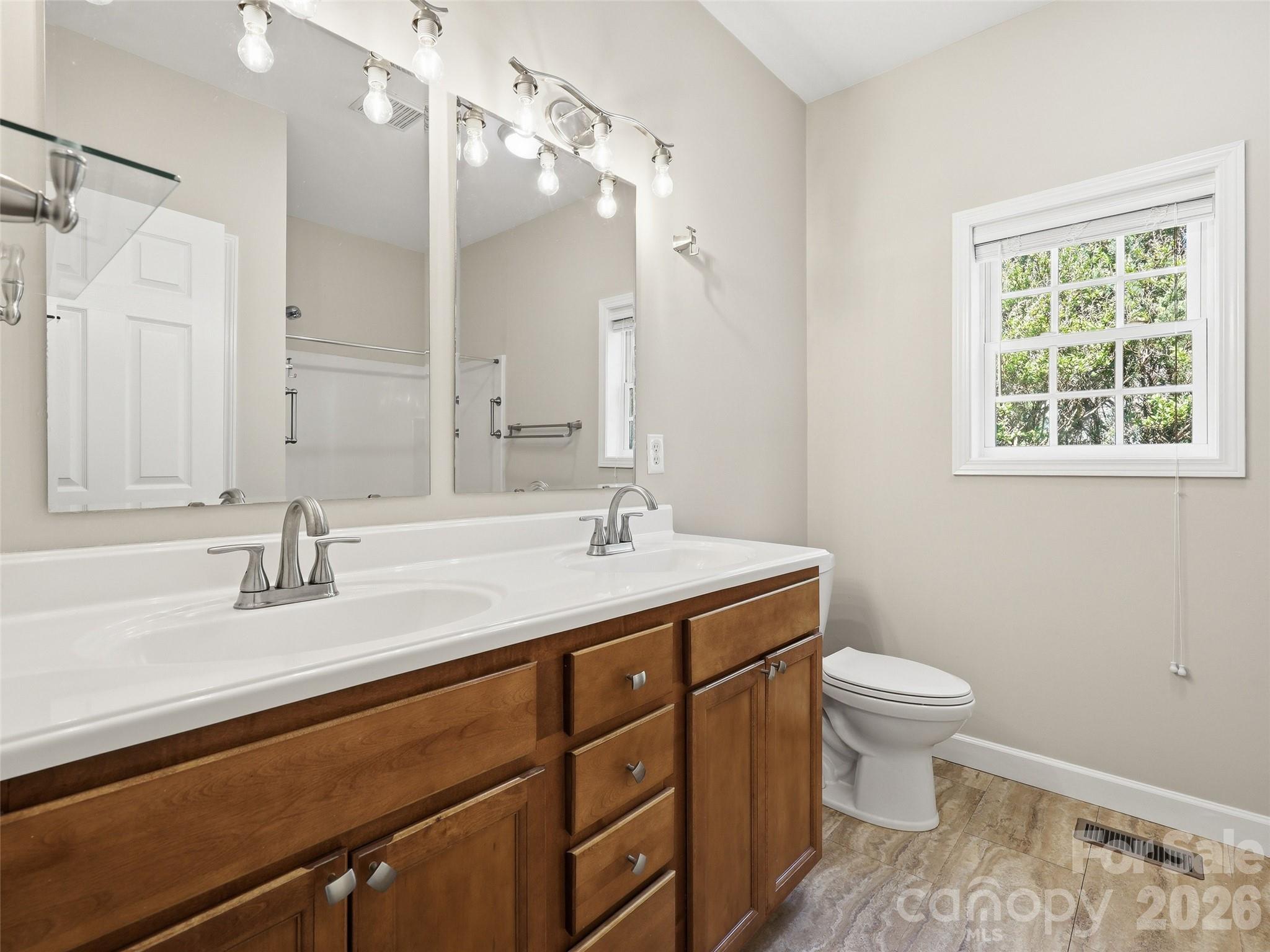 209 Beechnut Drive — Hendersonville