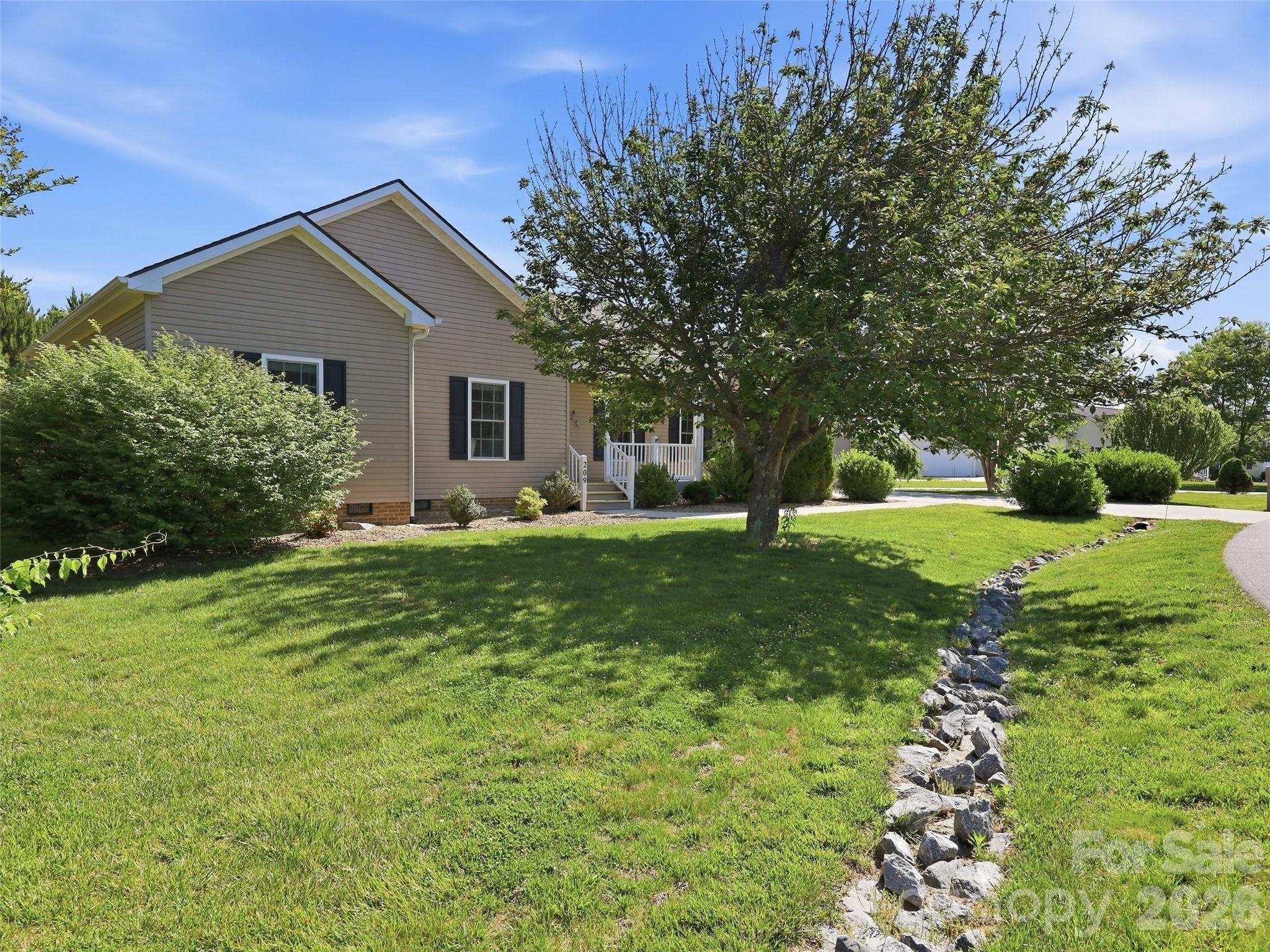 209 Beechnut Drive — Hendersonville