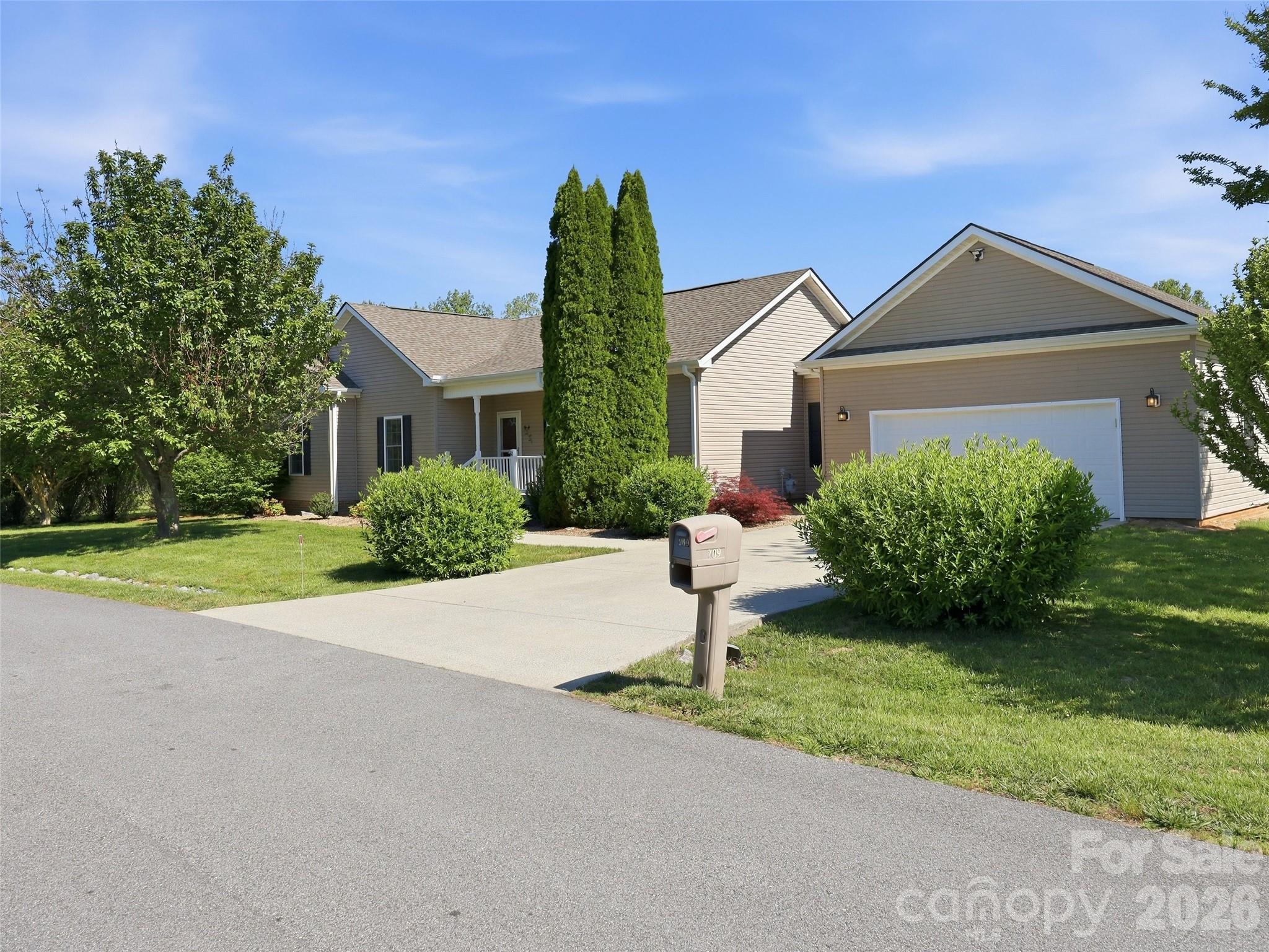 209 Beechnut Drive — Hendersonville
