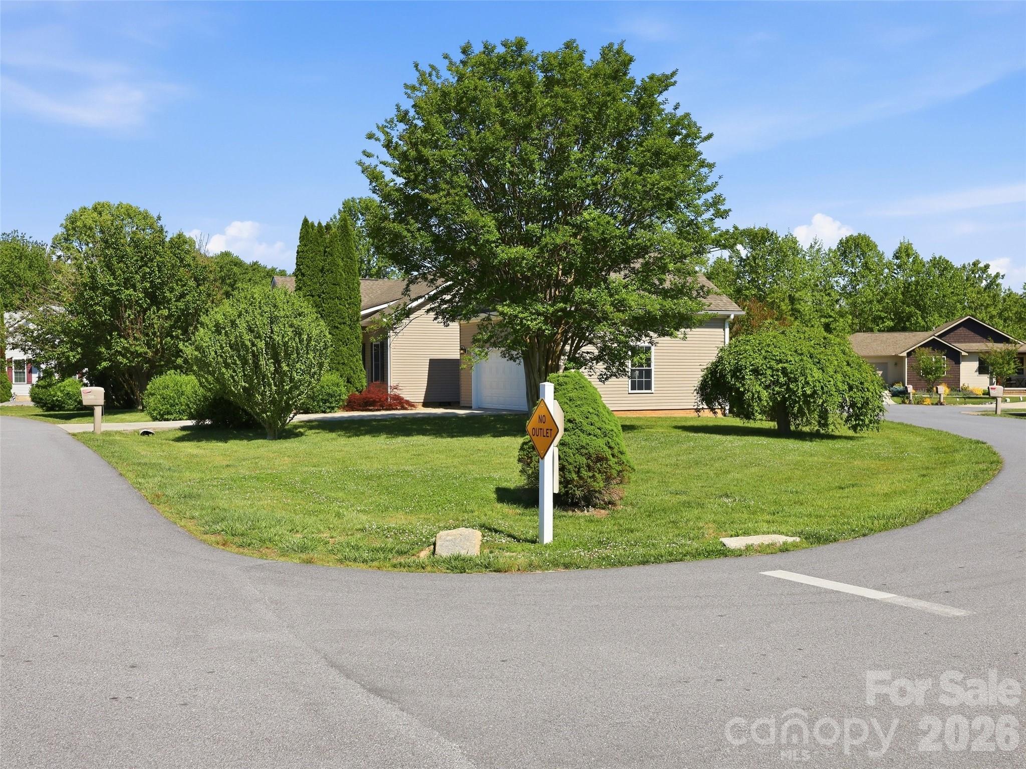 209 Beechnut Drive — Hendersonville