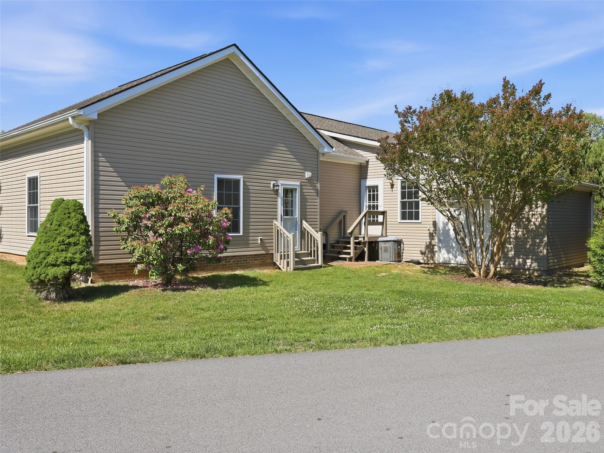 209 Beechnut Drive — Hendersonville