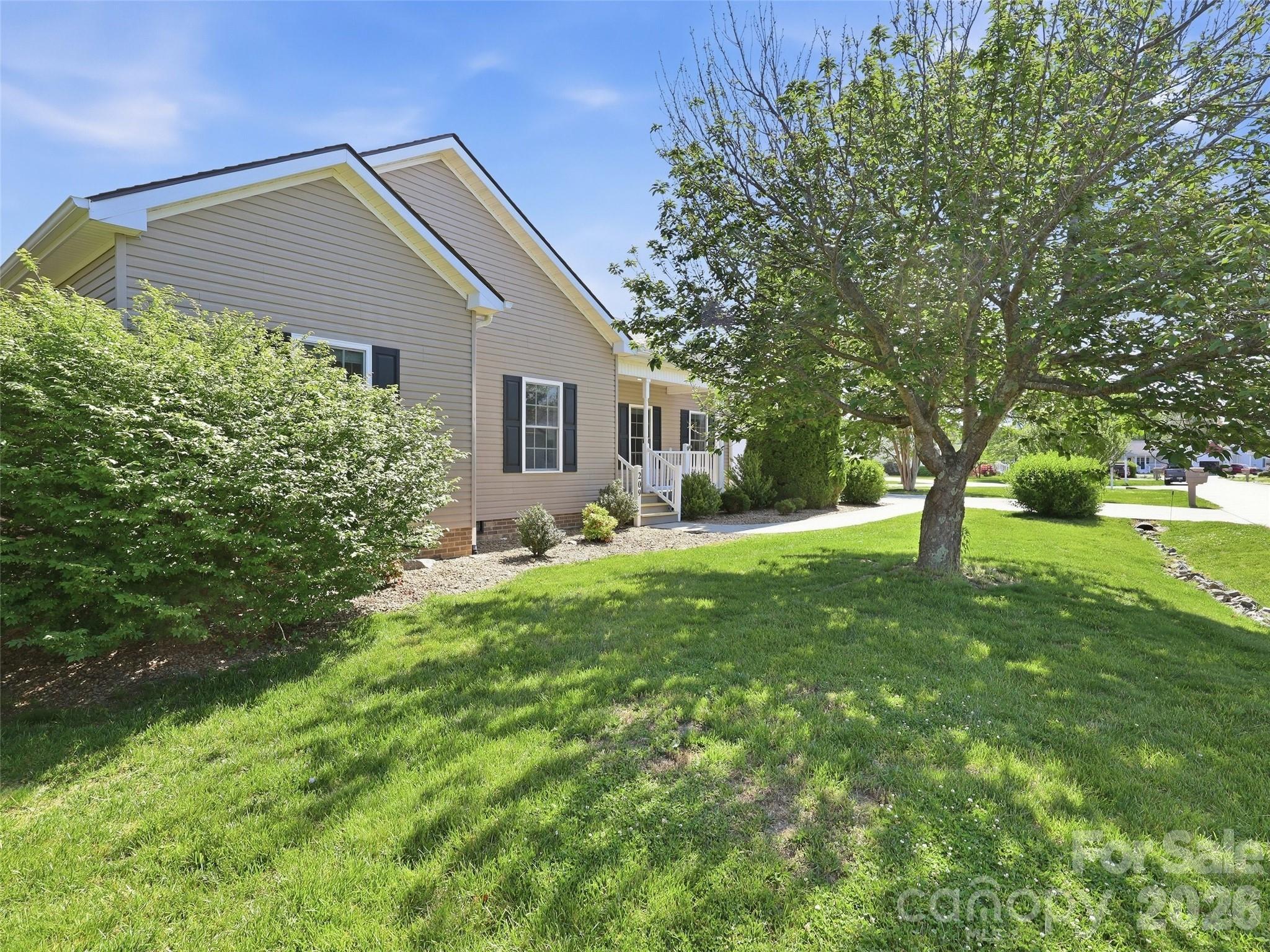 209 Beechnut Drive — Hendersonville