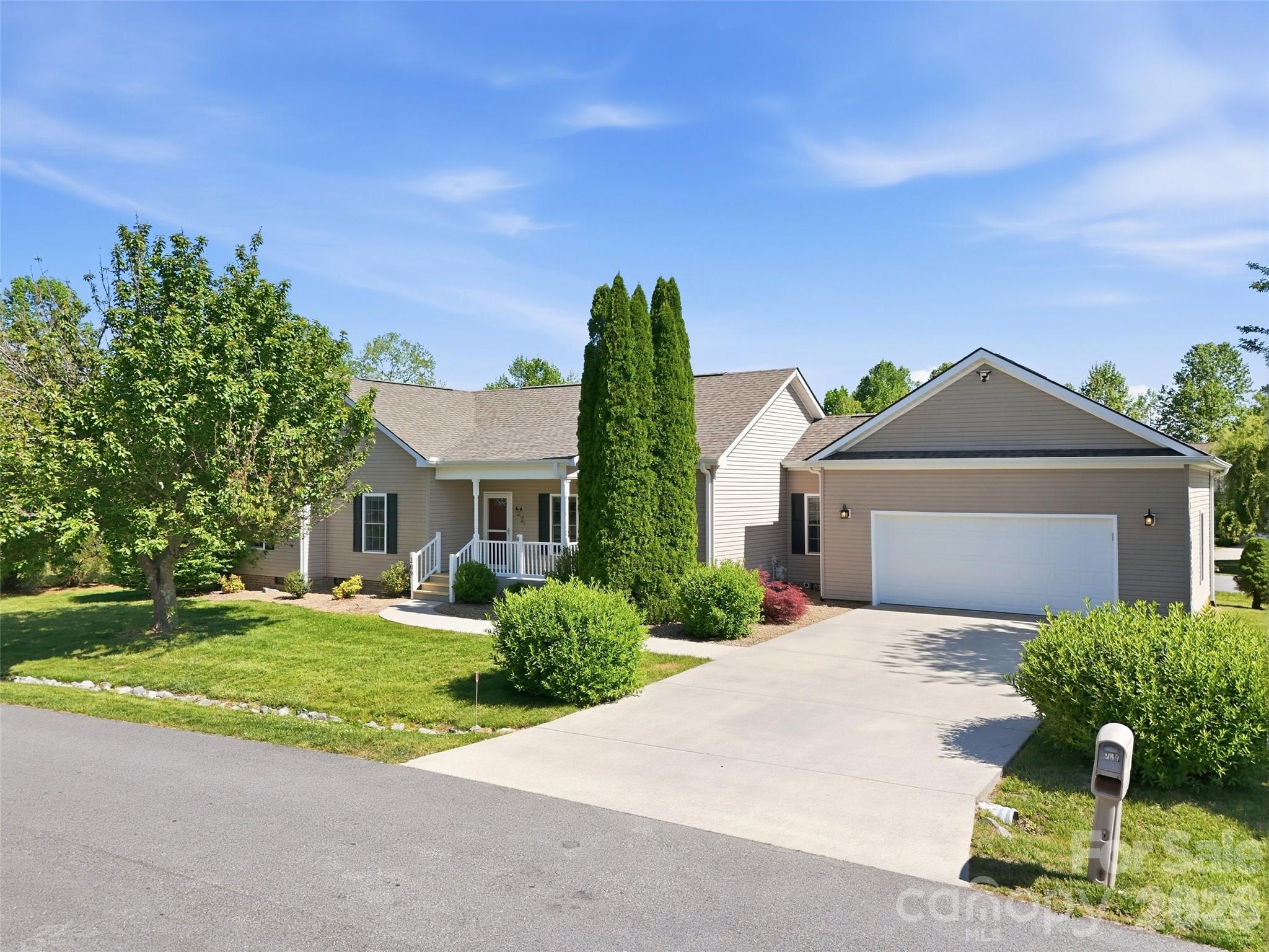 209 Beechnut Drive — Hendersonville