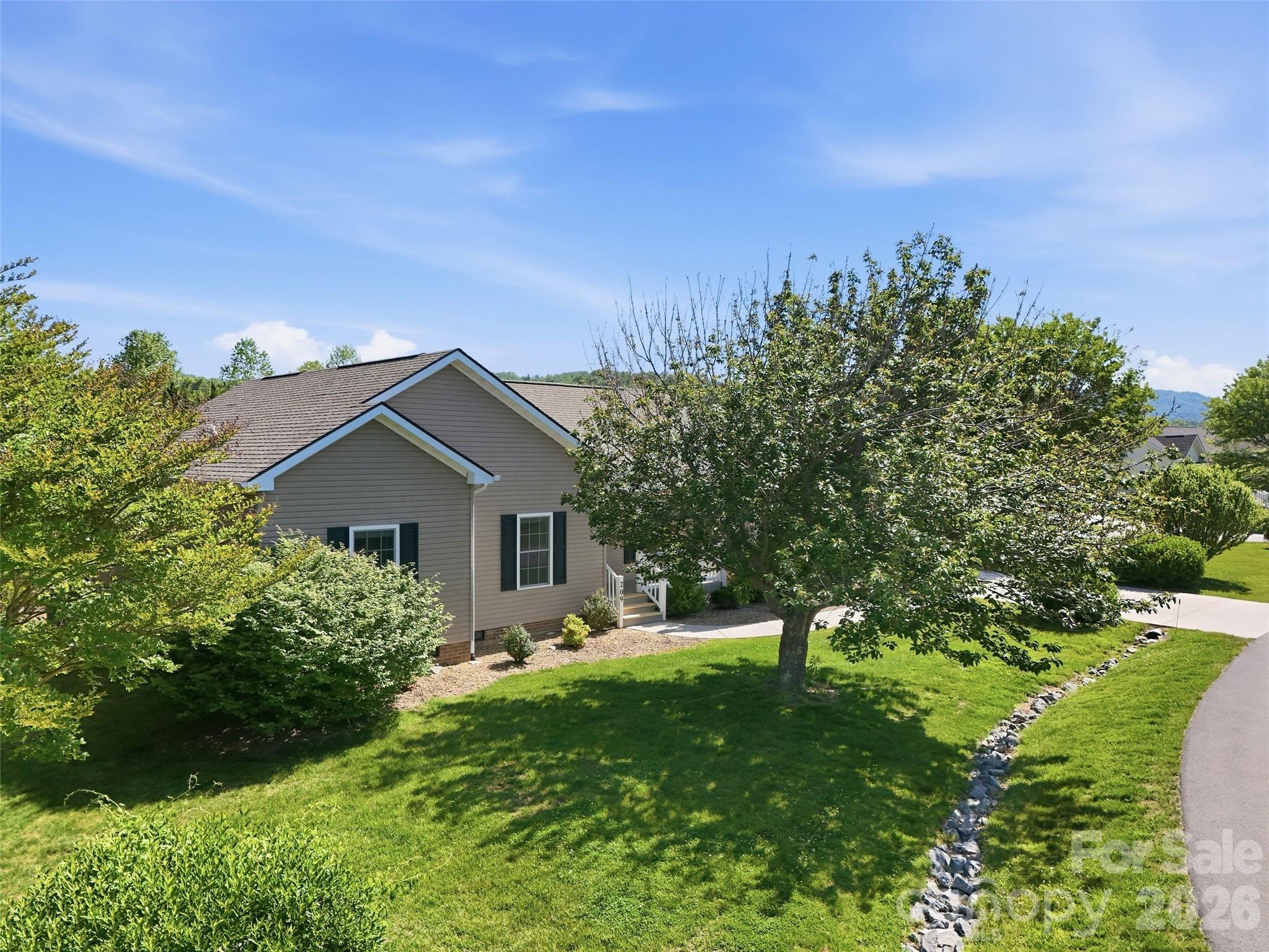 209 Beechnut Drive — Hendersonville