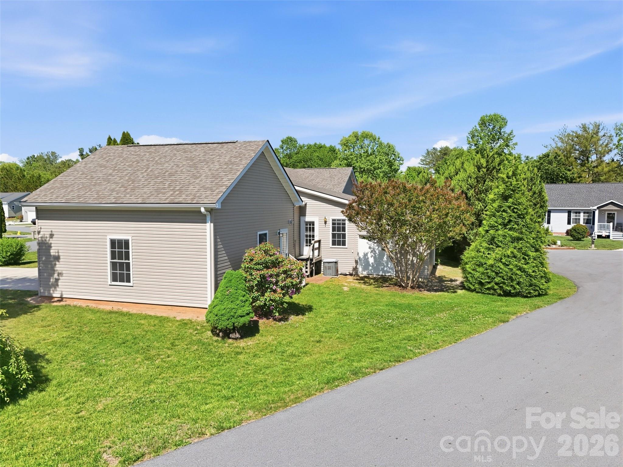 209 Beechnut Drive — Hendersonville