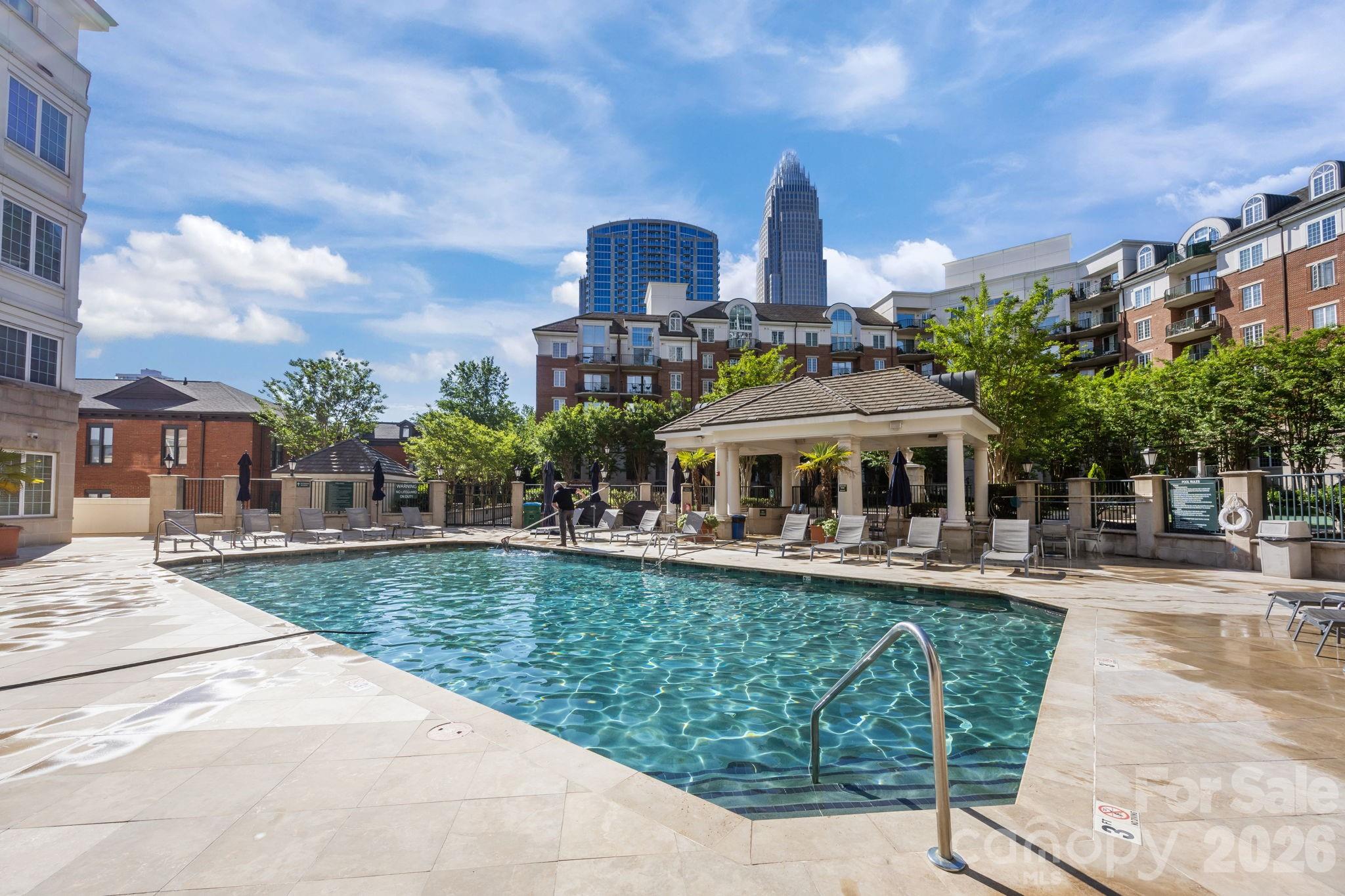 300 W 5th Street #809 — Charlotte