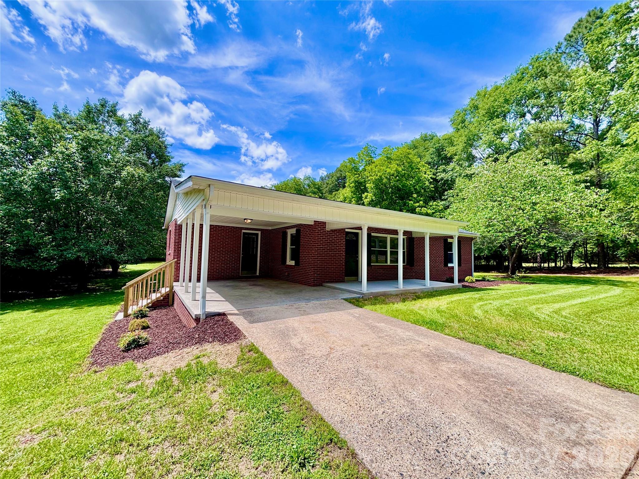 156 Doggett Grove Road — Forest City