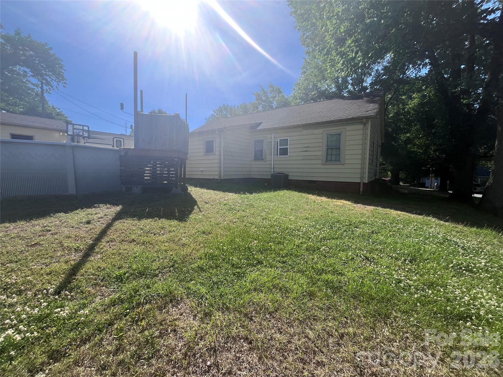 402 Easy Street — Concord