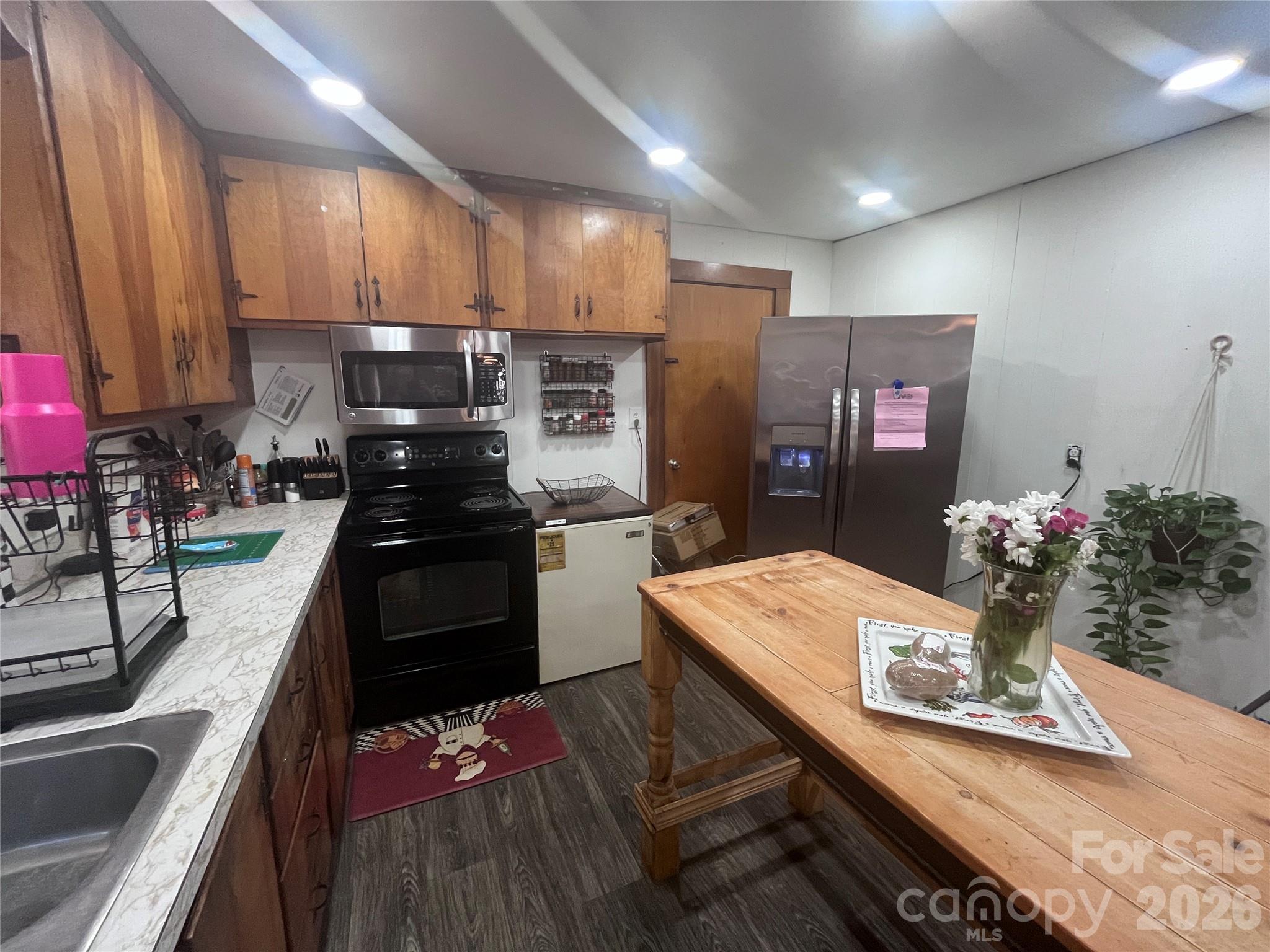 402 Easy Street — Concord
