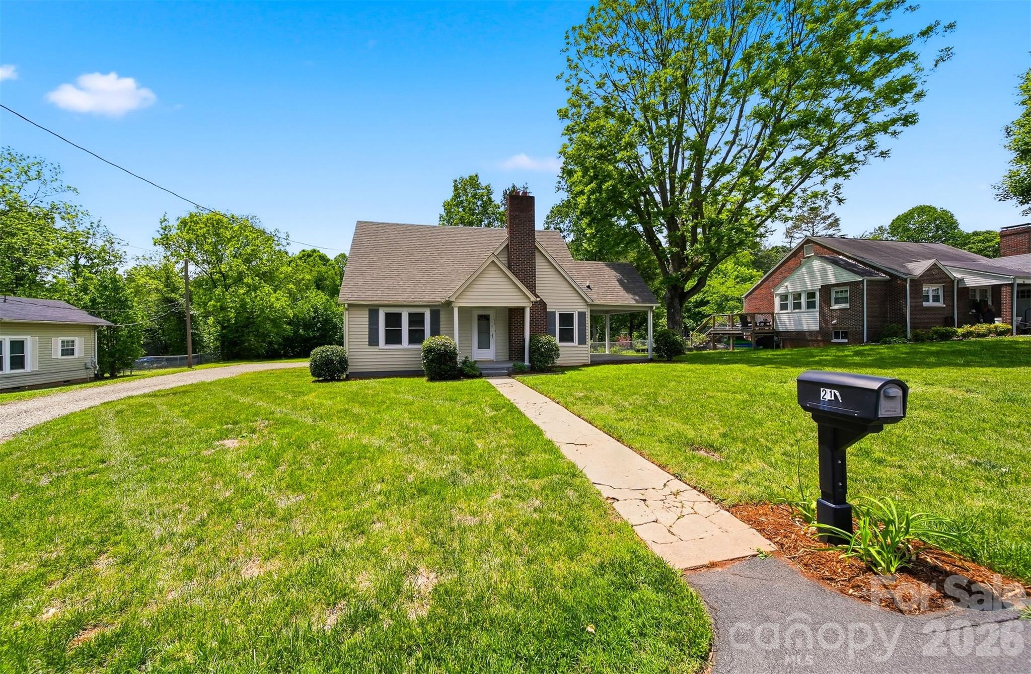 210 Valdese Drive — Morganton