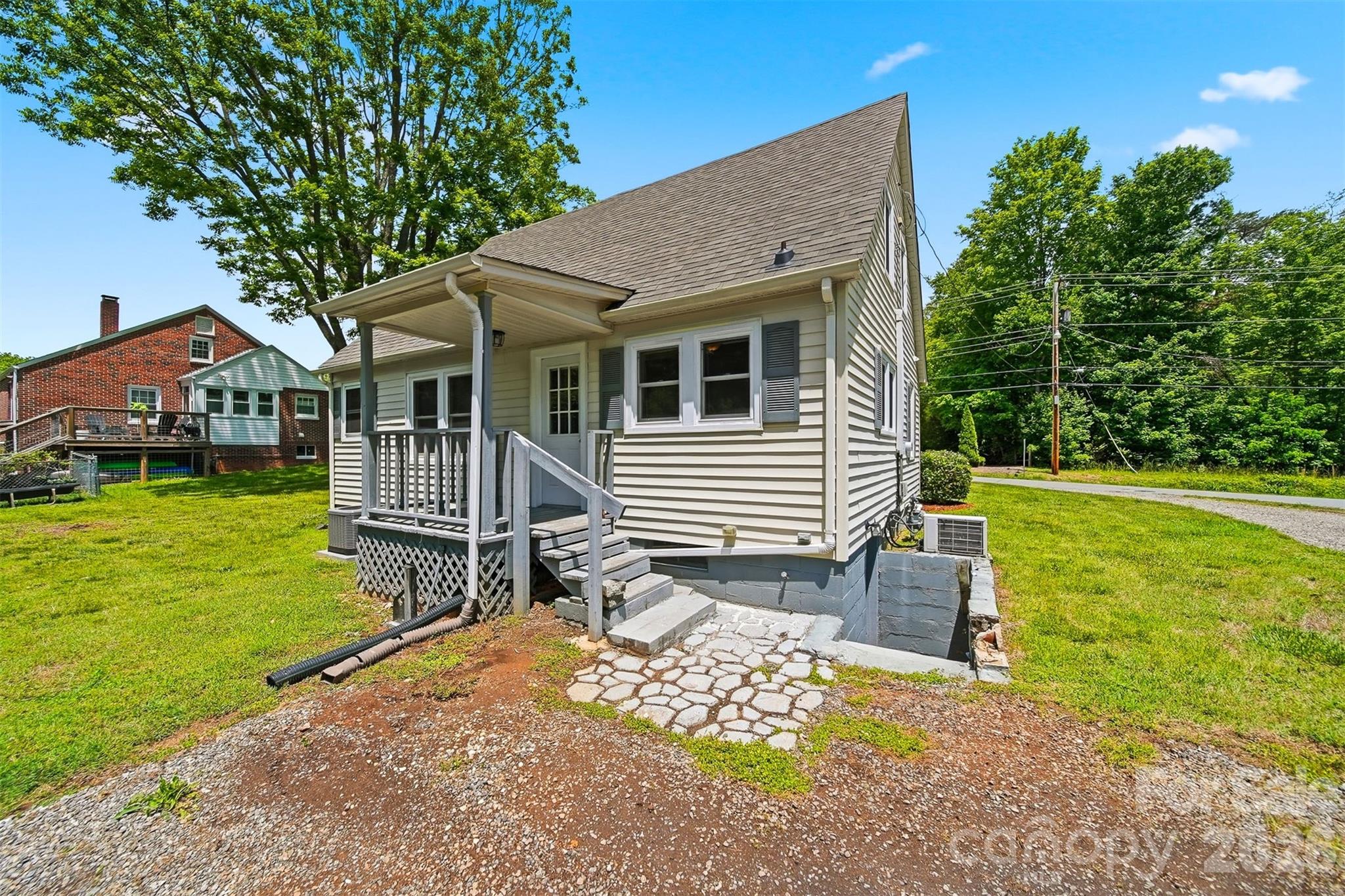 210 Valdese Drive — Morganton