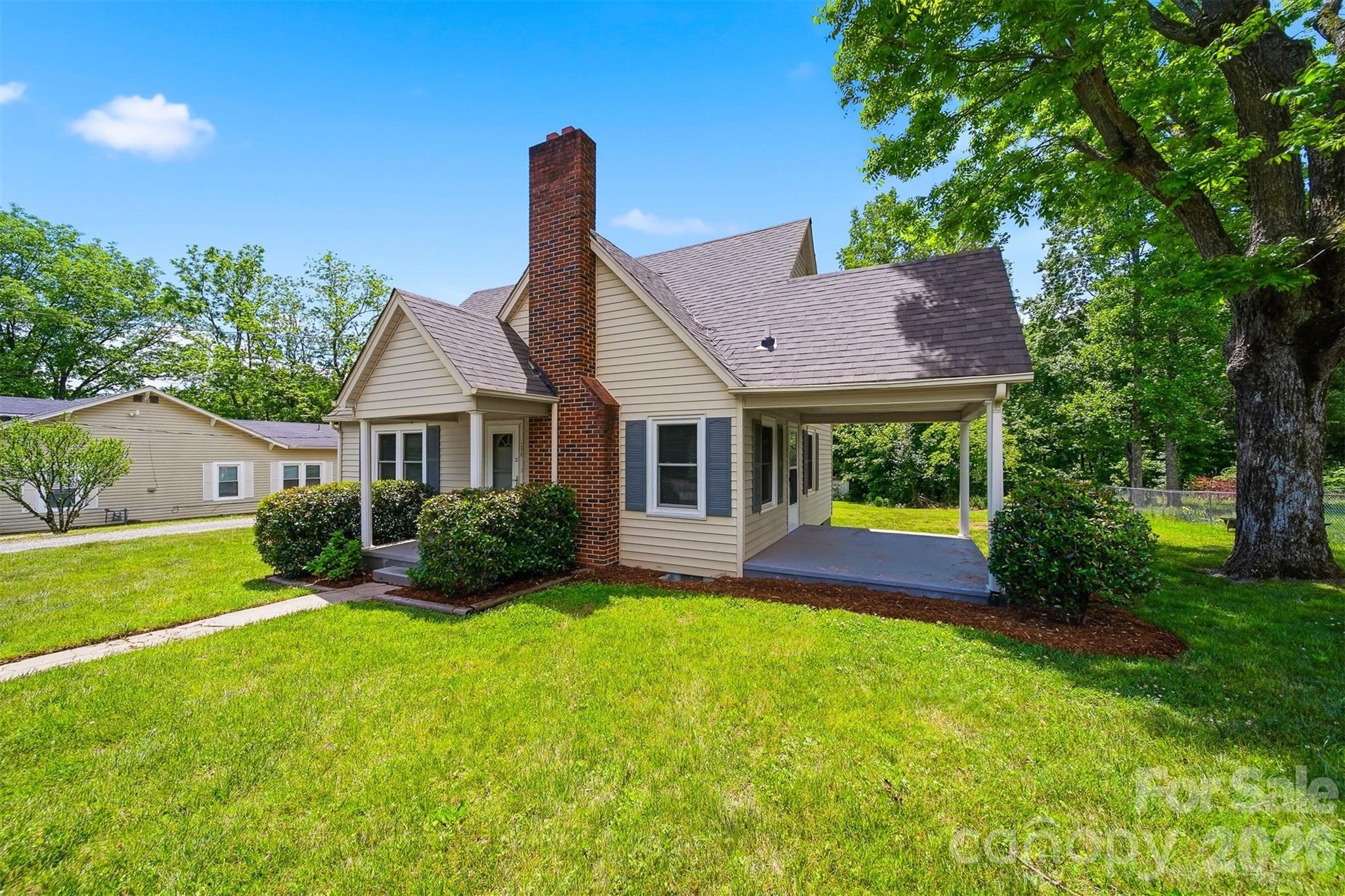 210 Valdese Drive — Morganton