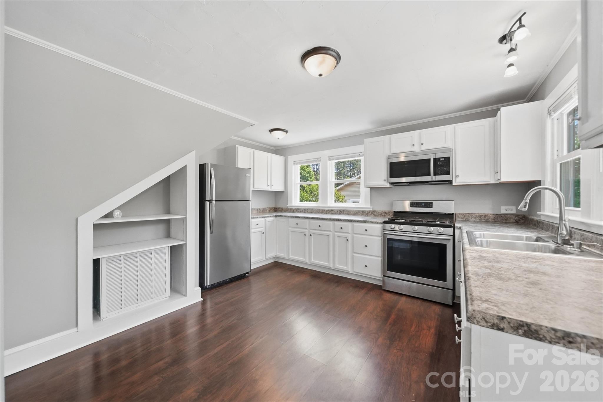 210 Valdese Drive — Morganton