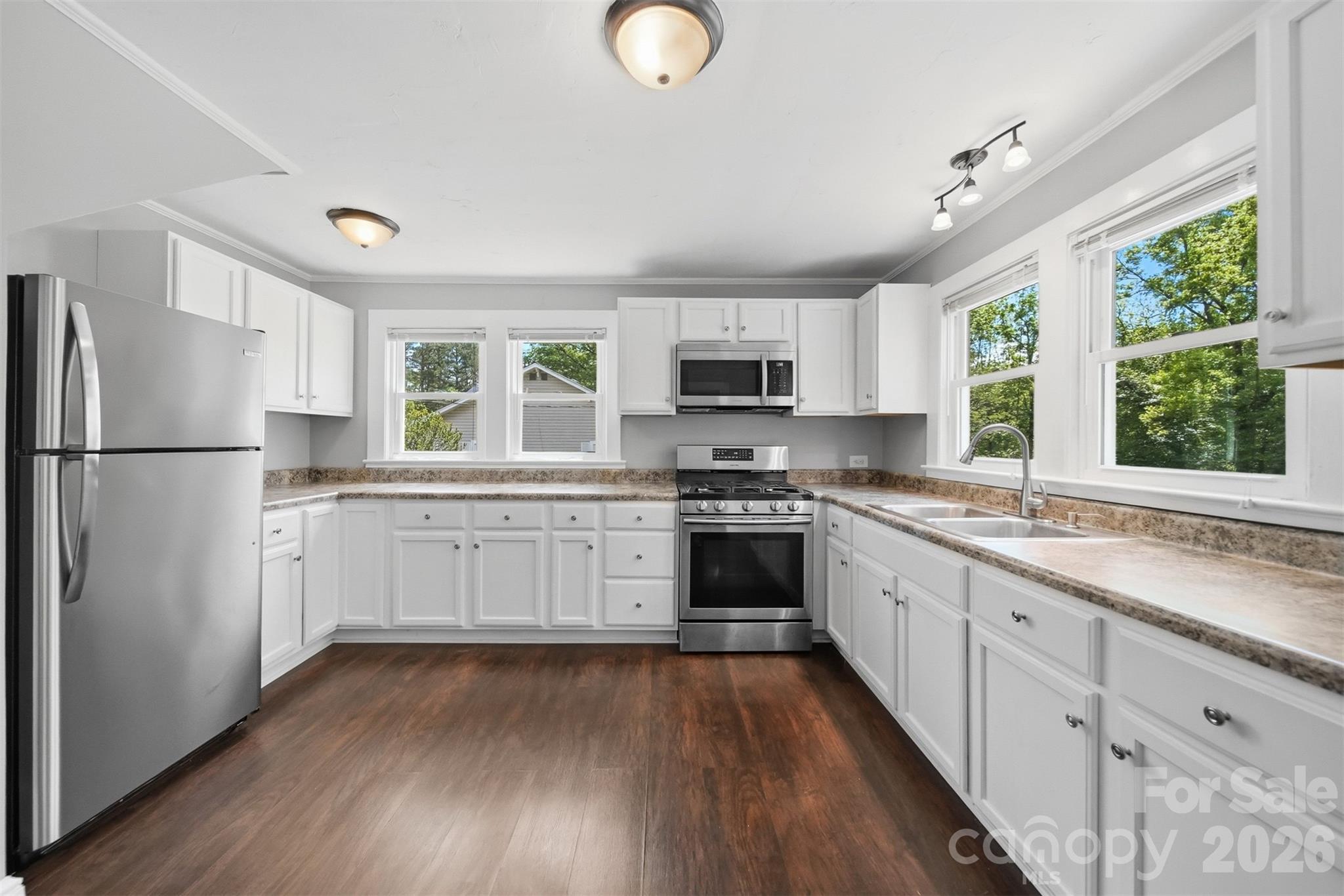210 Valdese Drive — Morganton