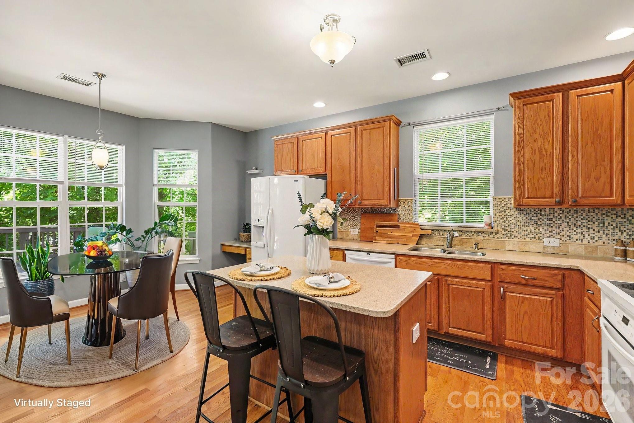 5604 Edgeweir Court — Charlotte