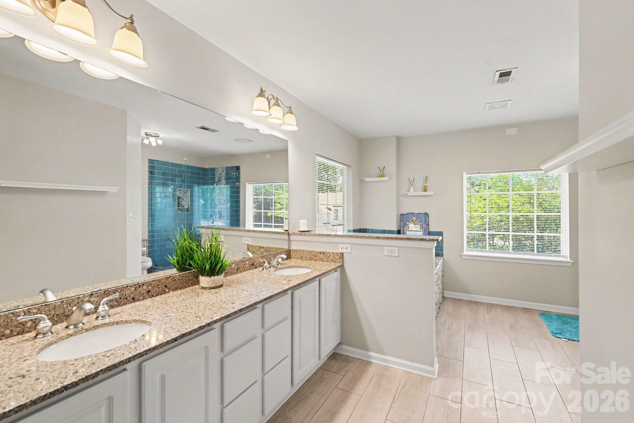 5604 Edgeweir Court — Charlotte