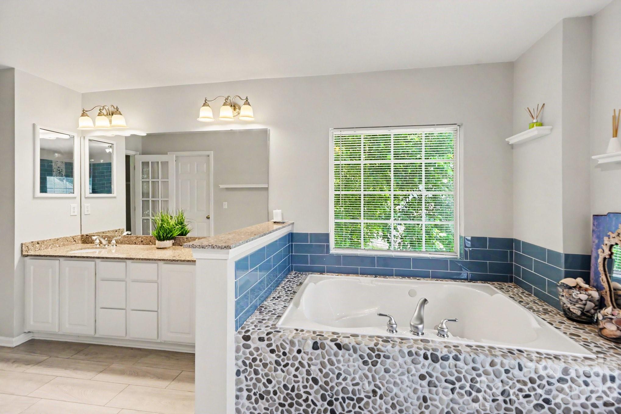 5604 Edgeweir Court — Charlotte