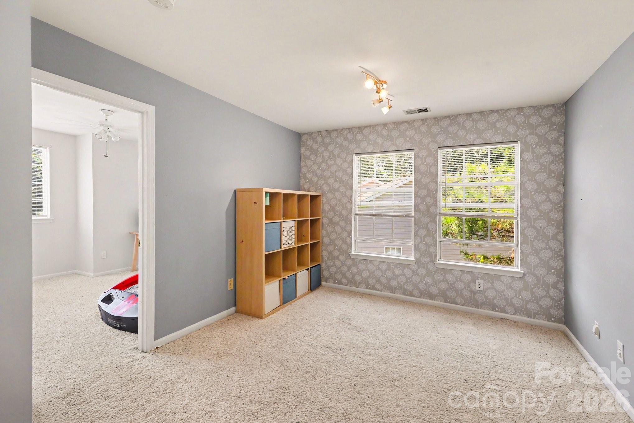 5604 Edgeweir Court — Charlotte