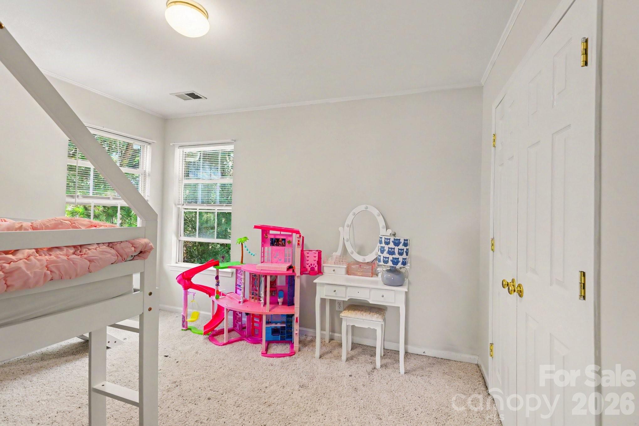 5604 Edgeweir Court — Charlotte