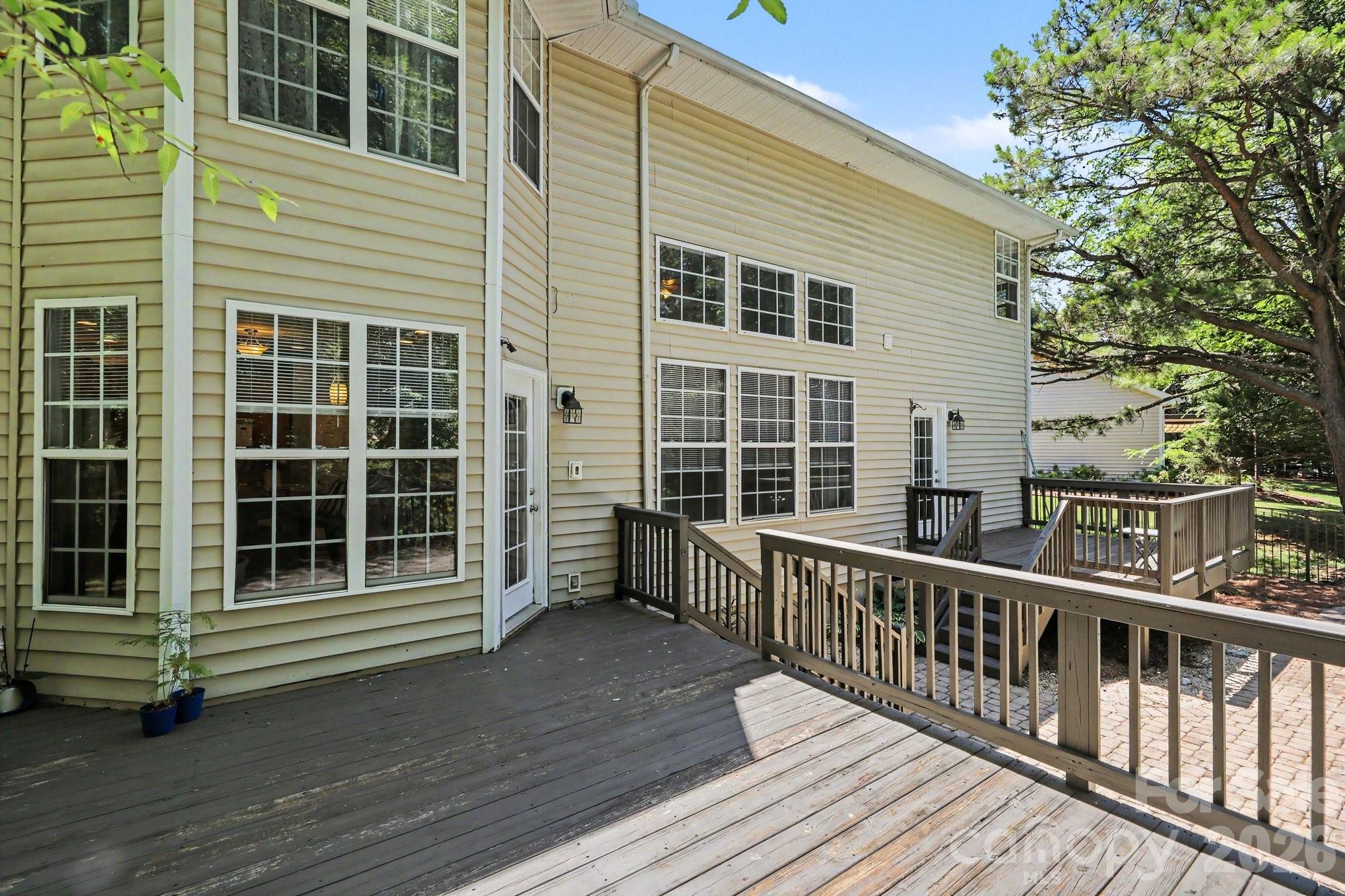 5604 Edgeweir Court — Charlotte