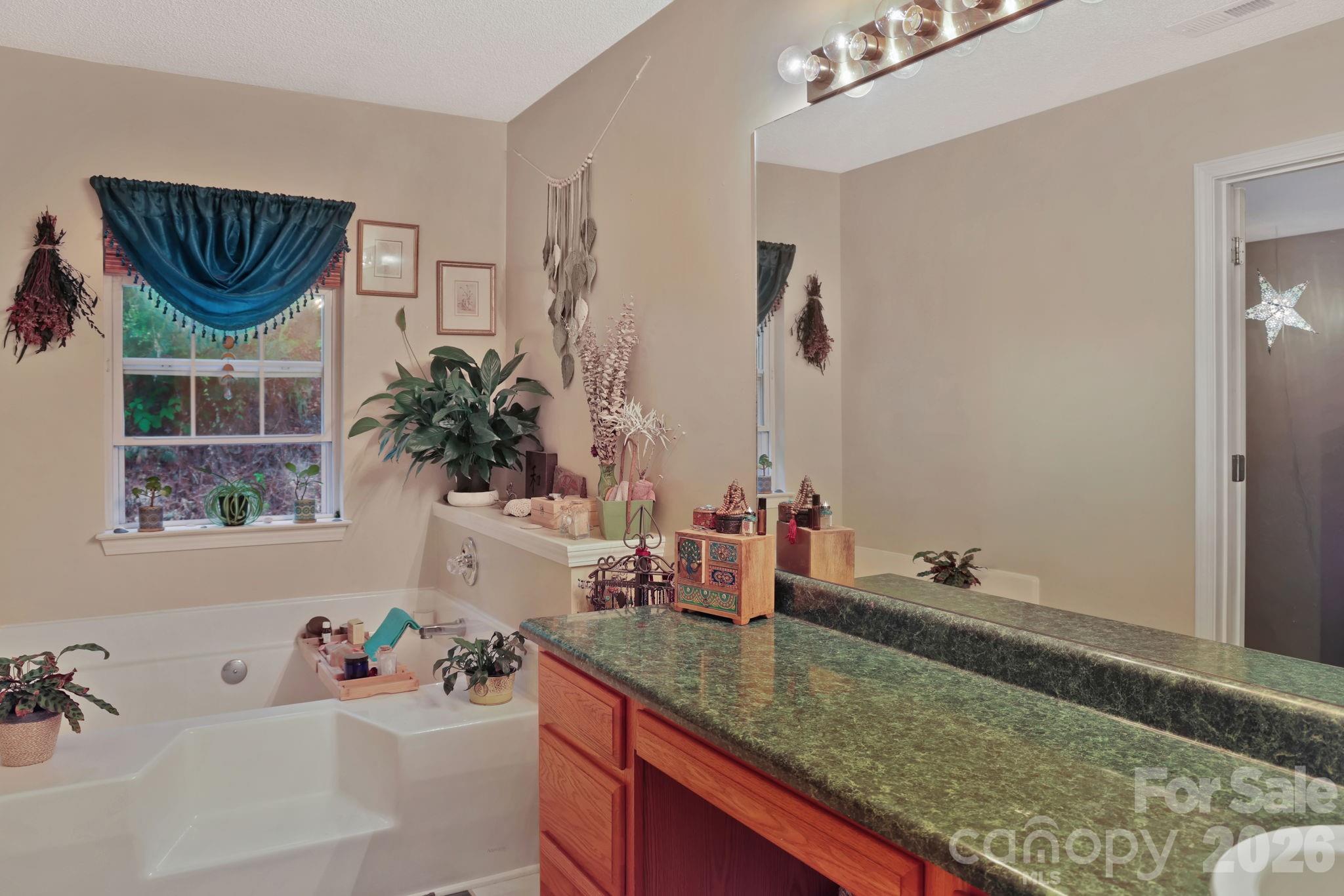 1798 New Stock Road — Weaverville