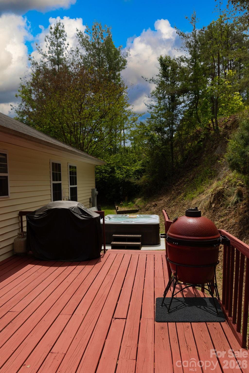 1798 New Stock Road — Weaverville