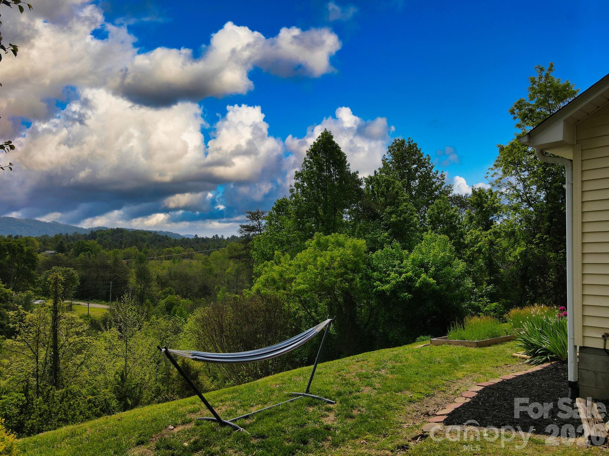 1798 New Stock Road — Weaverville