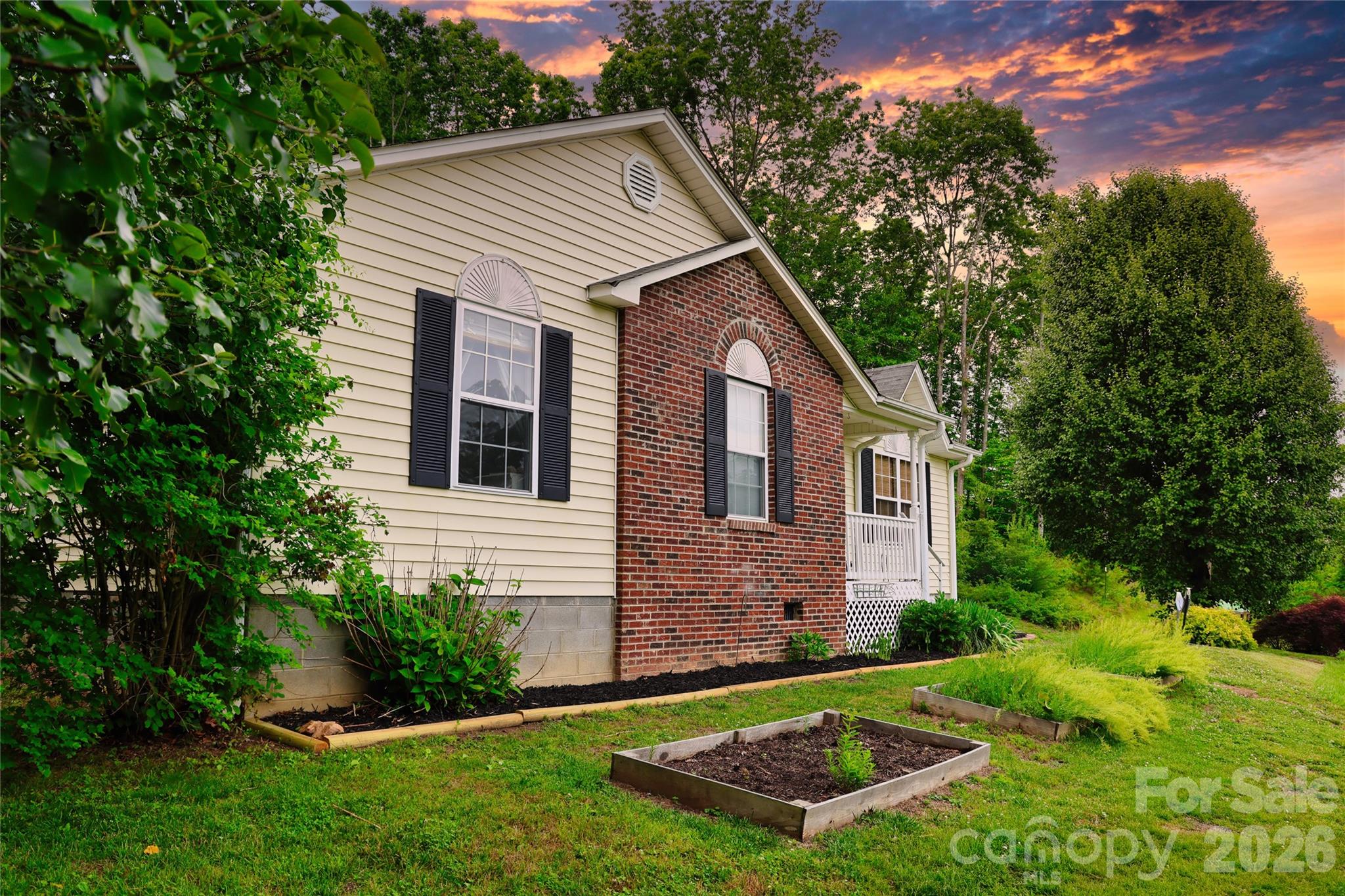 1798 New Stock Road — Weaverville