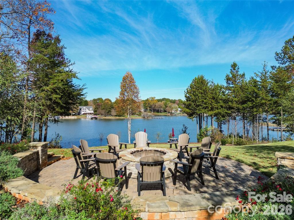 108 Helm Lane — Mooresville