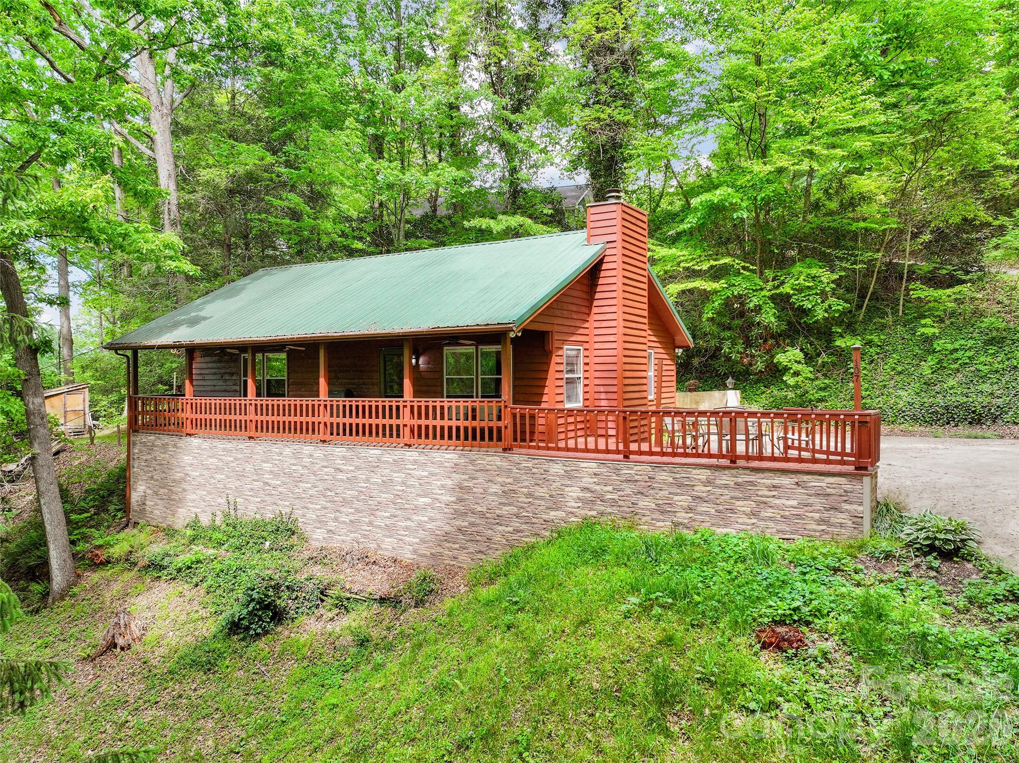 107 Pretty View Lane — Waynesville
