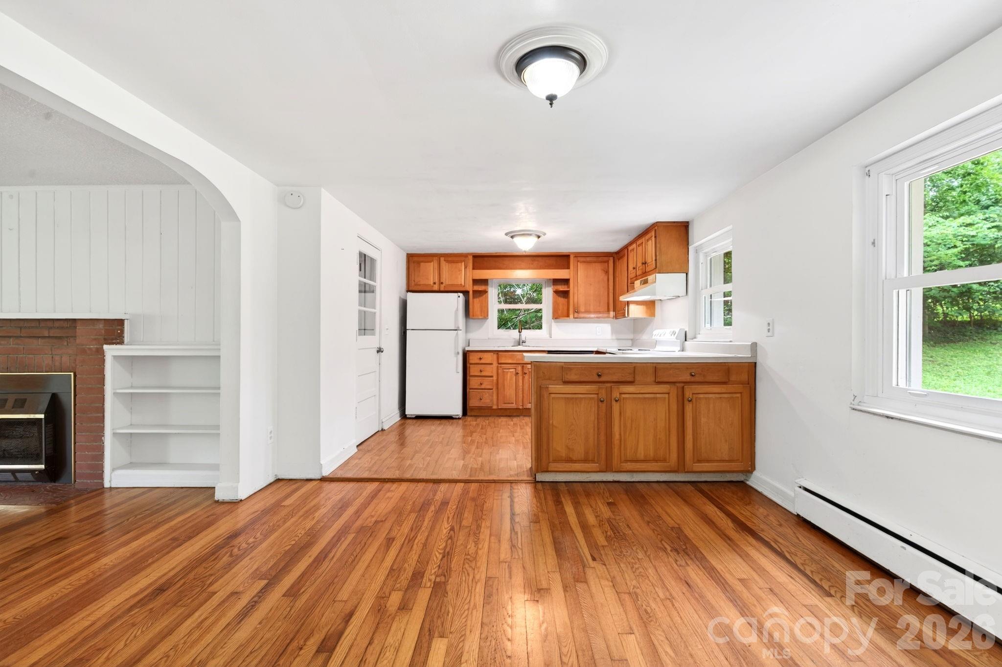 411 Hillcrest Circle — Hendersonville
